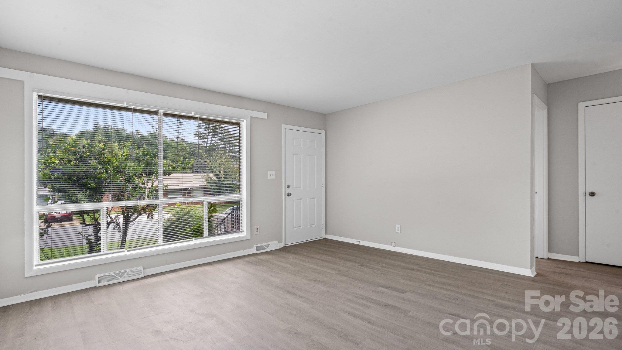 Duplex at 4926 Malibu Drive, Charlotte, photo 8 of 32