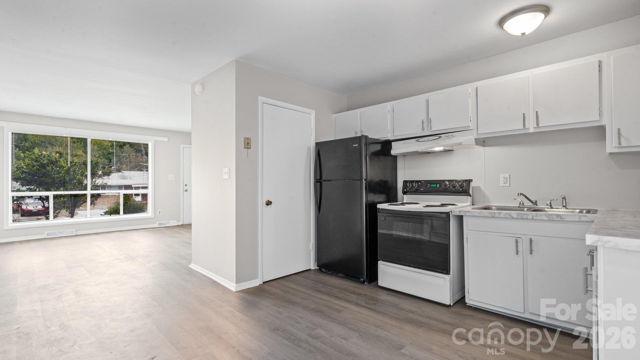 Duplex at 4926 Malibu Drive, Charlotte, photo 13 of 32