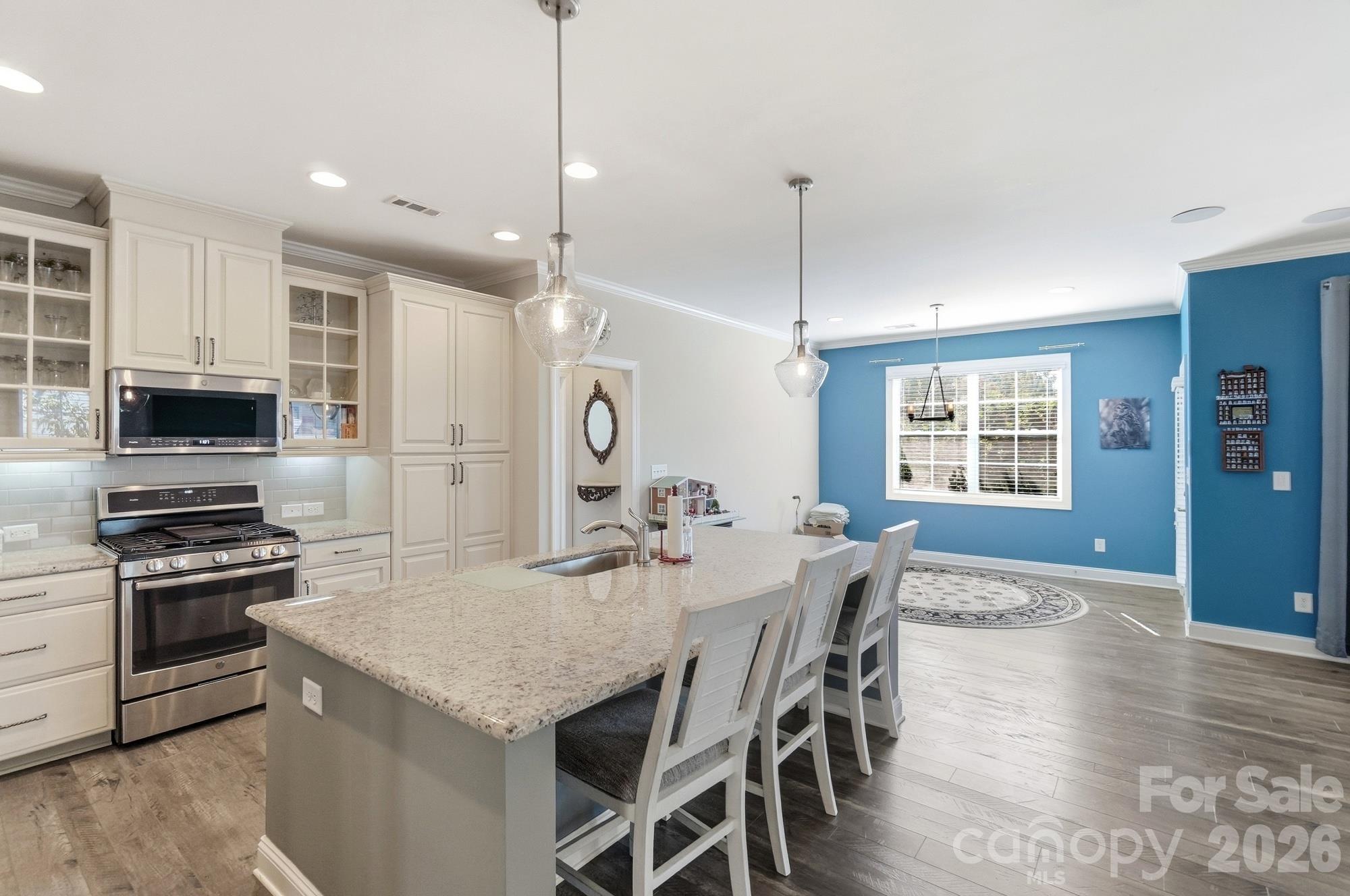 Single Family Residence at 515 Trillium Way, Belmont, photo 10 of 38