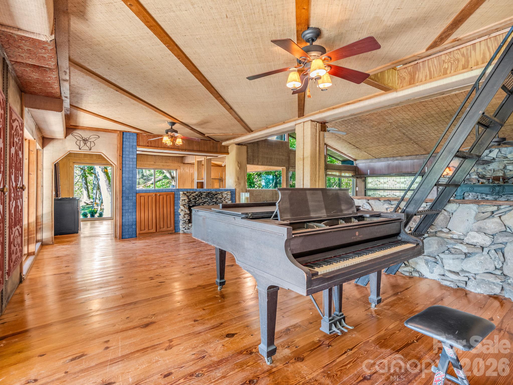 Single Family Residence at 500 E Poplar Drive, Hendersonville, photo 10 of 42