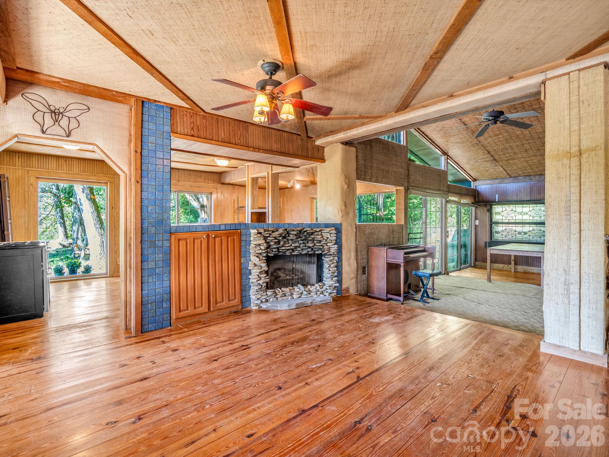 Single Family Residence at 500 E Poplar Drive, Hendersonville, photo 11 of 42