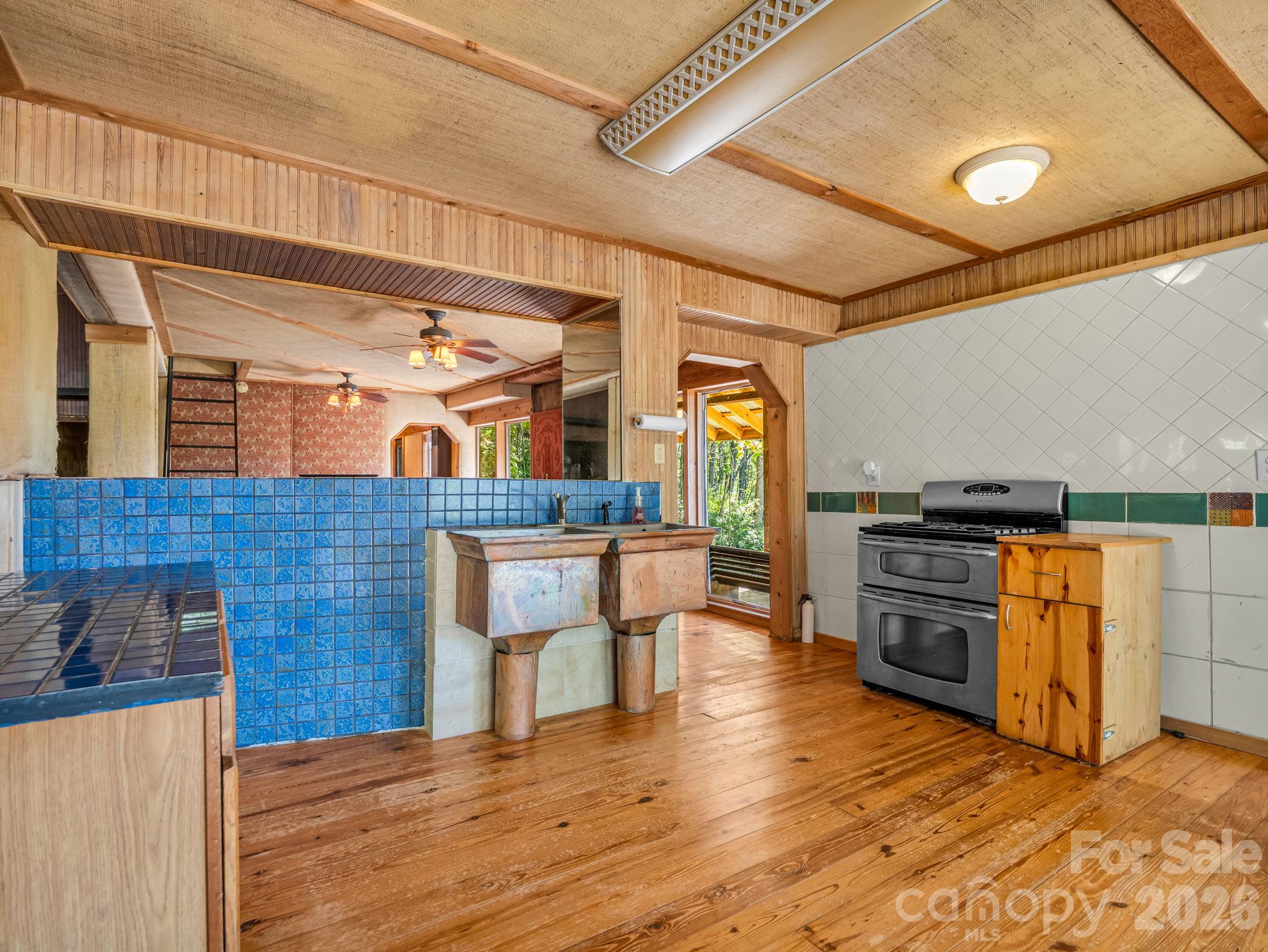 Single Family Residence at 500 E Poplar Drive, Hendersonville, photo 21 of 42