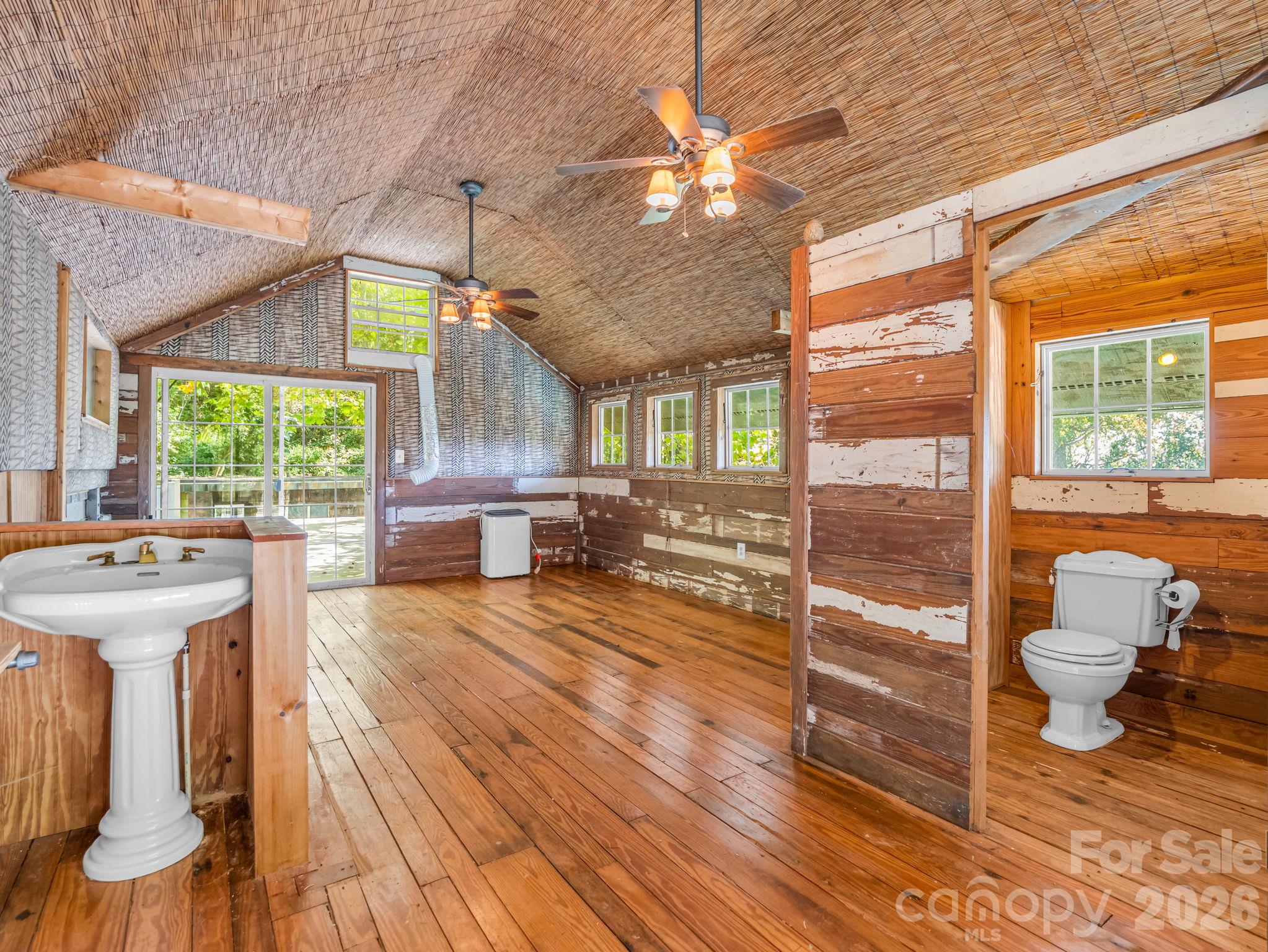 Single Family Residence at 500 E Poplar Drive, Hendersonville, photo 22 of 42