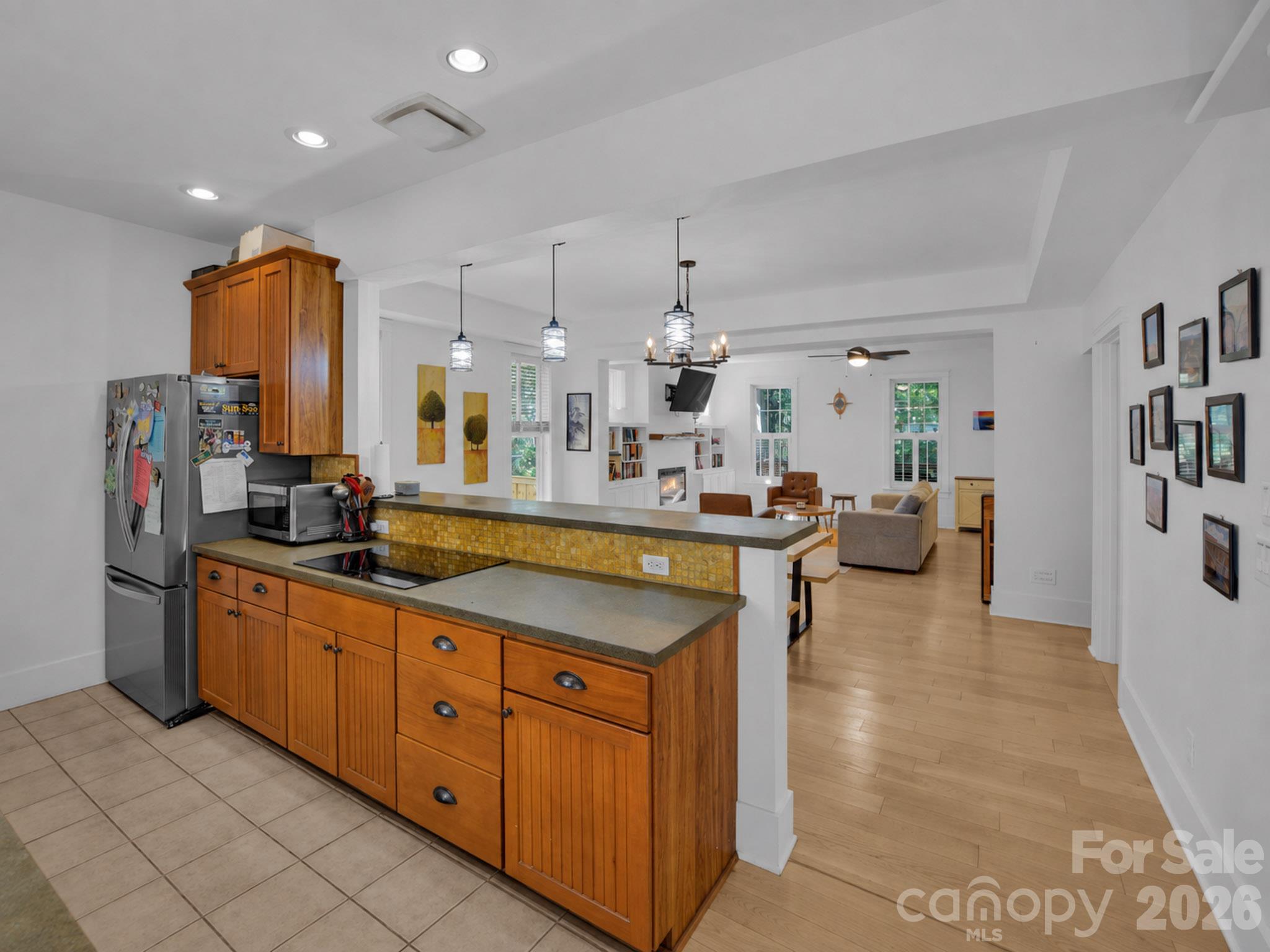 A wonderful space for entertaining guests and a breakfast bar for quick meals - 92 Rumbough Place, Asheville