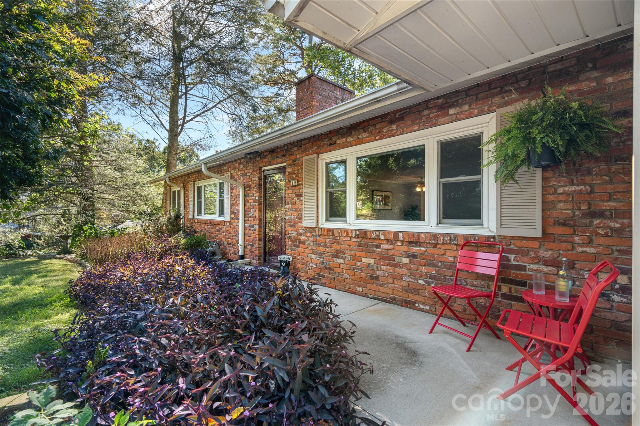 Charming brick ranch in Grove Park. - 18 Northwood Road, Asheville