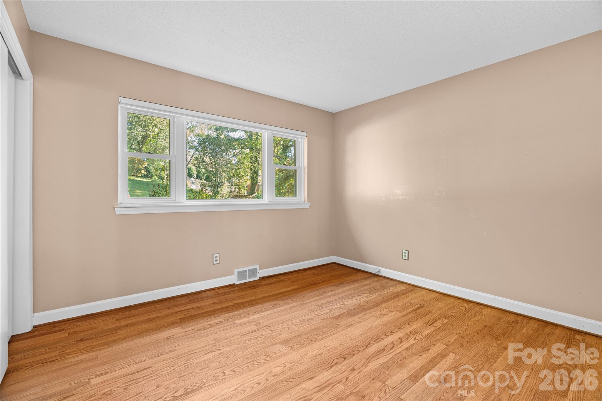 Main level bedroom #2. - 18 Northwood Road, Asheville