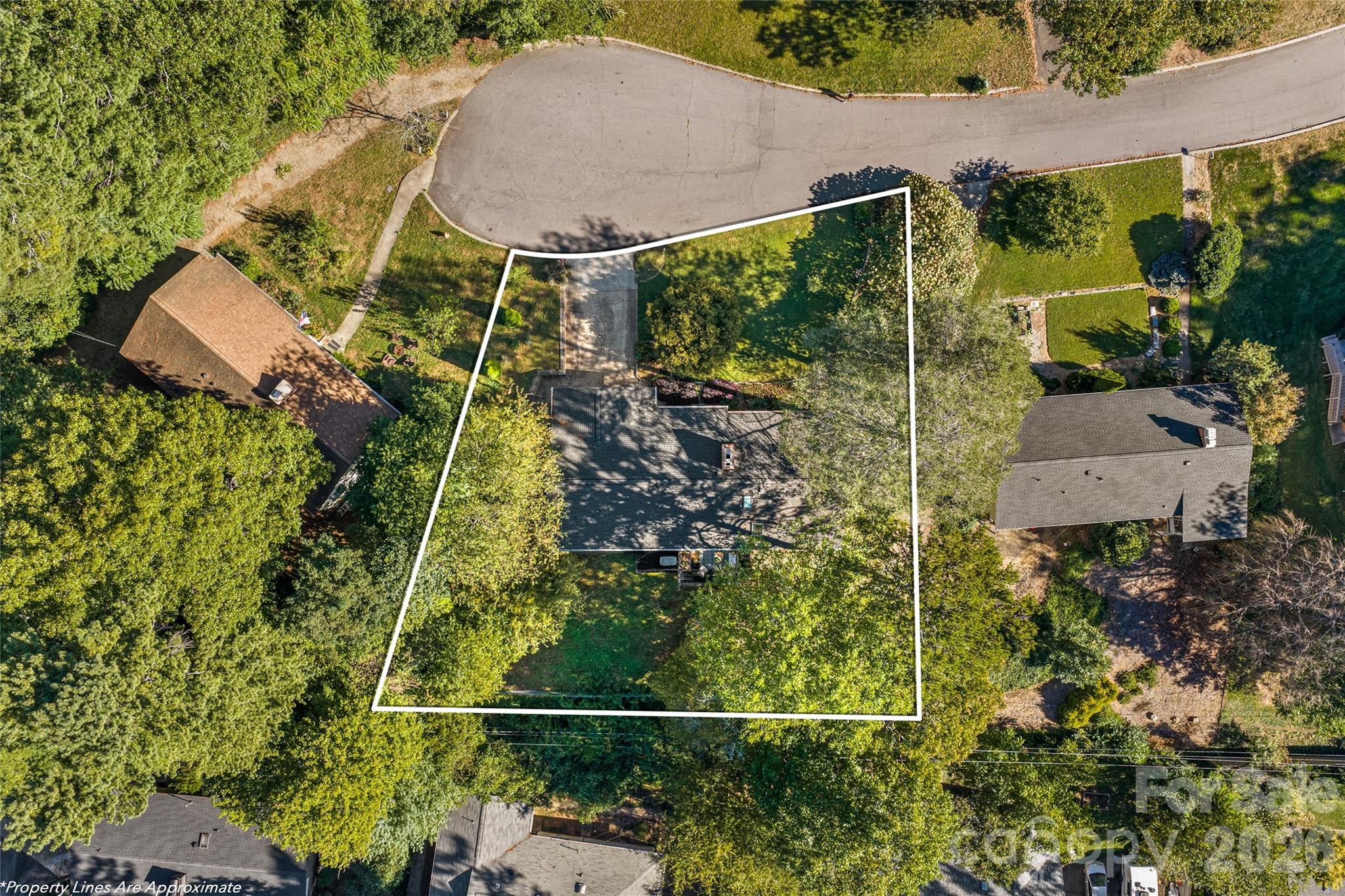 Situated on a private cul de sac. - 18 Northwood Road, Asheville
