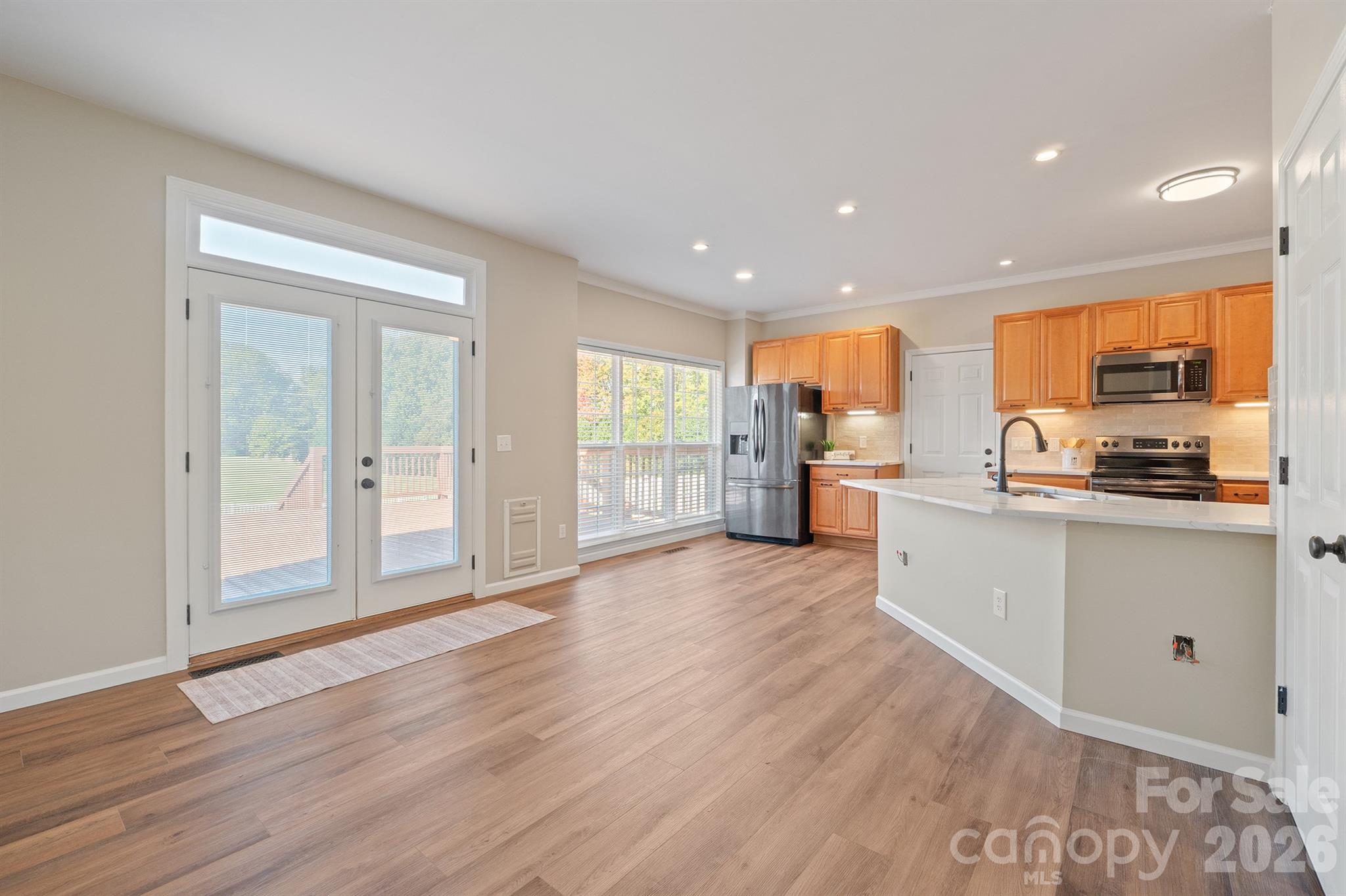 Spacious living space - 110 Fox Den Circle, Statesville