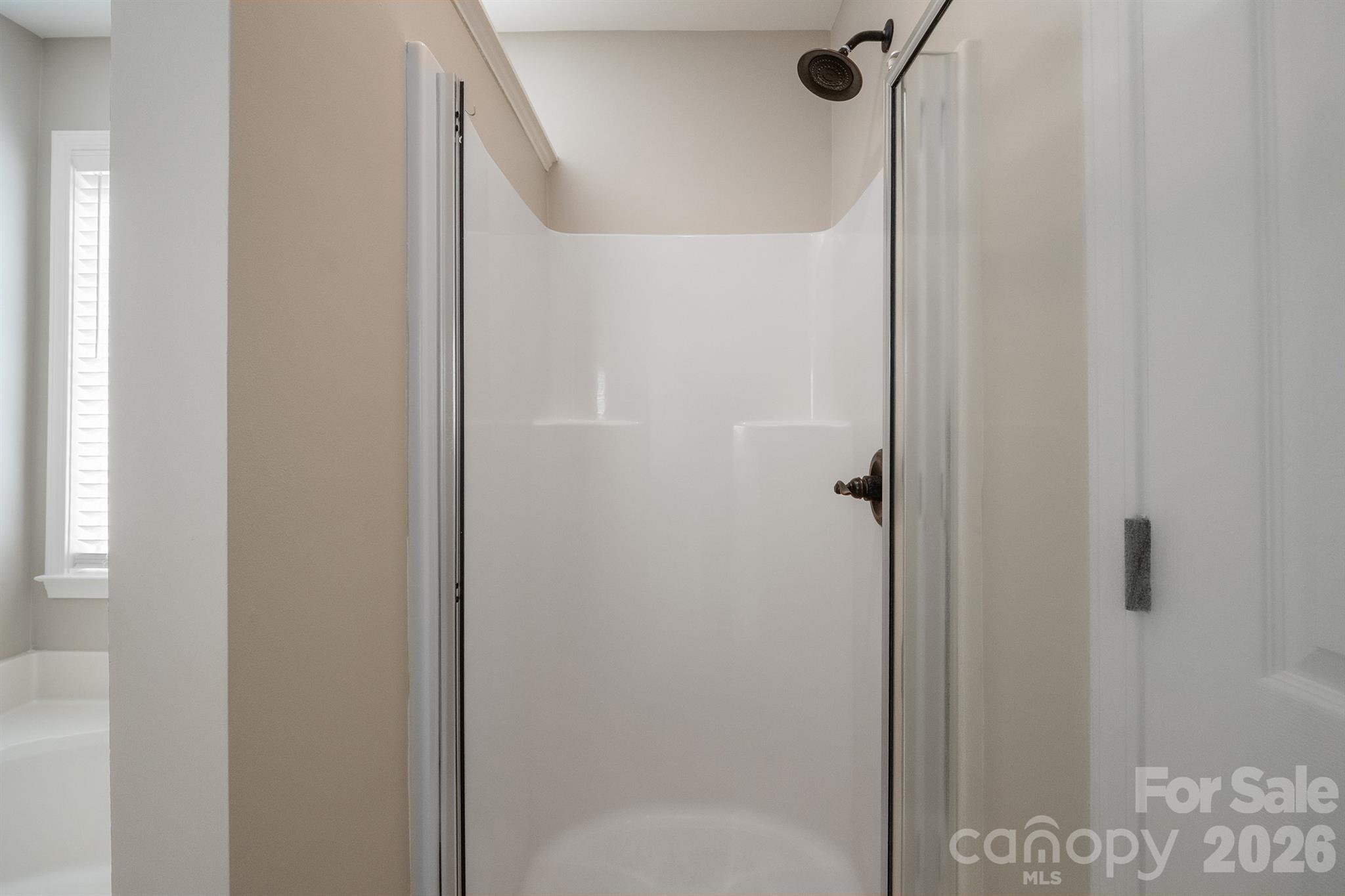 Separate shower - 110 Fox Den Circle, Statesville