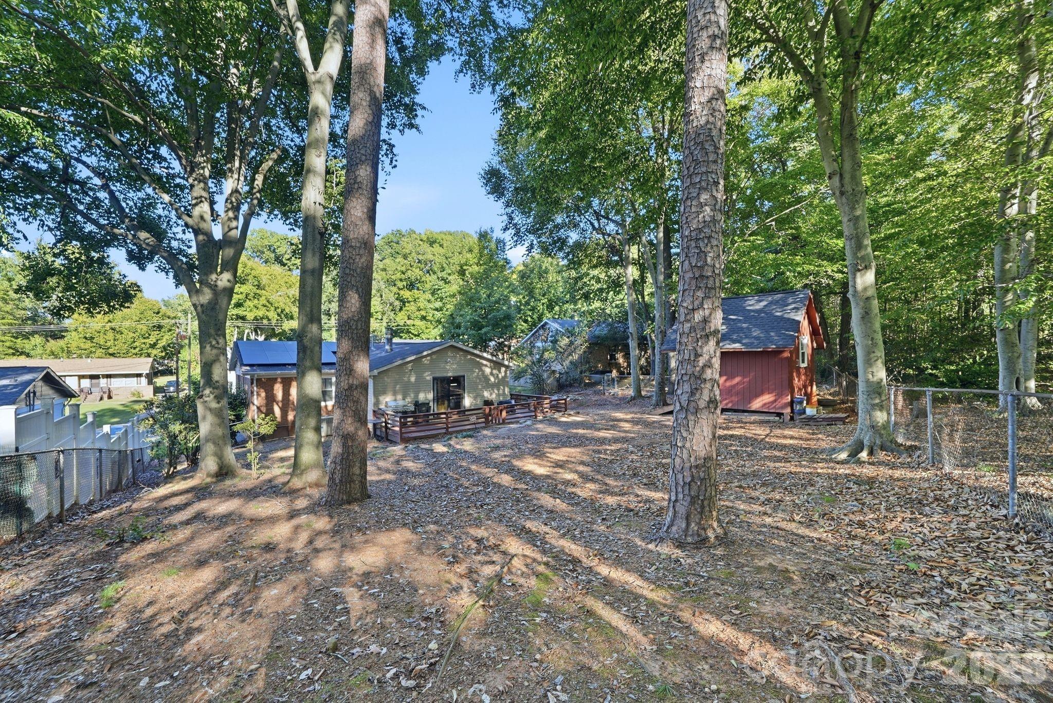 Single Family Residence at 1524 Lanewood Place, Charlotte, photo 32 of 41
