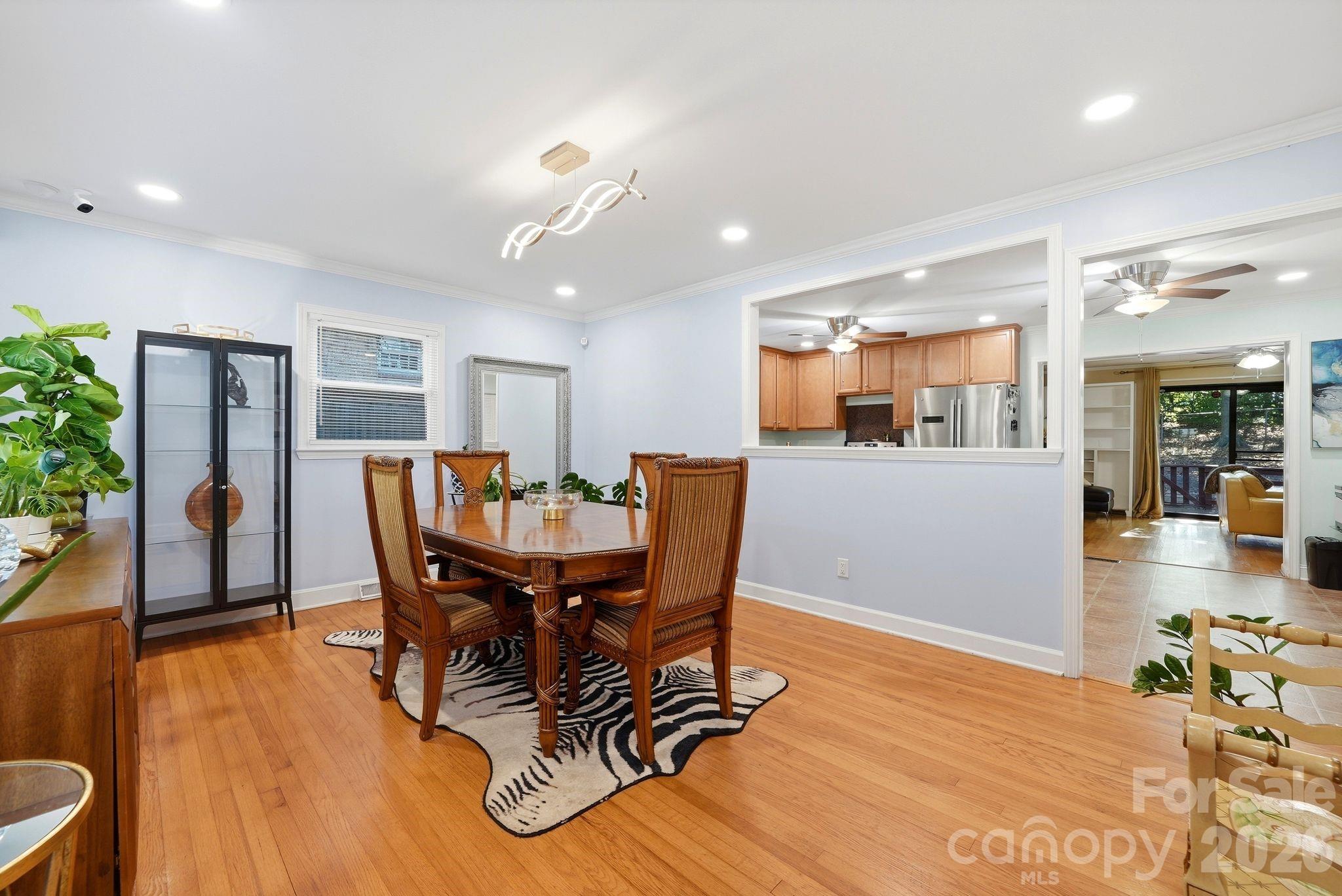 Single Family Residence at 1524 Lanewood Place, Charlotte, photo 5 of 41