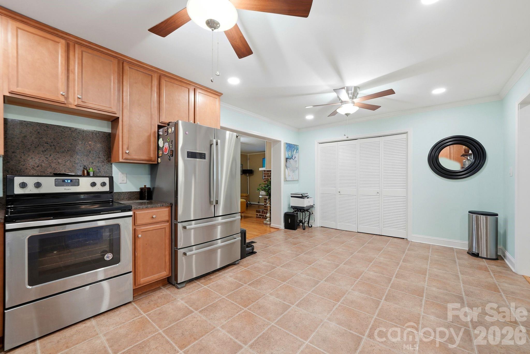 Single Family Residence at 1524 Lanewood Place, Charlotte, photo 9 of 41