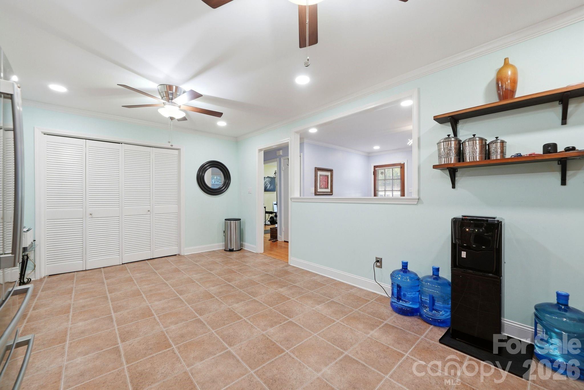 Single Family Residence at 1524 Lanewood Place, Charlotte, photo 10 of 41