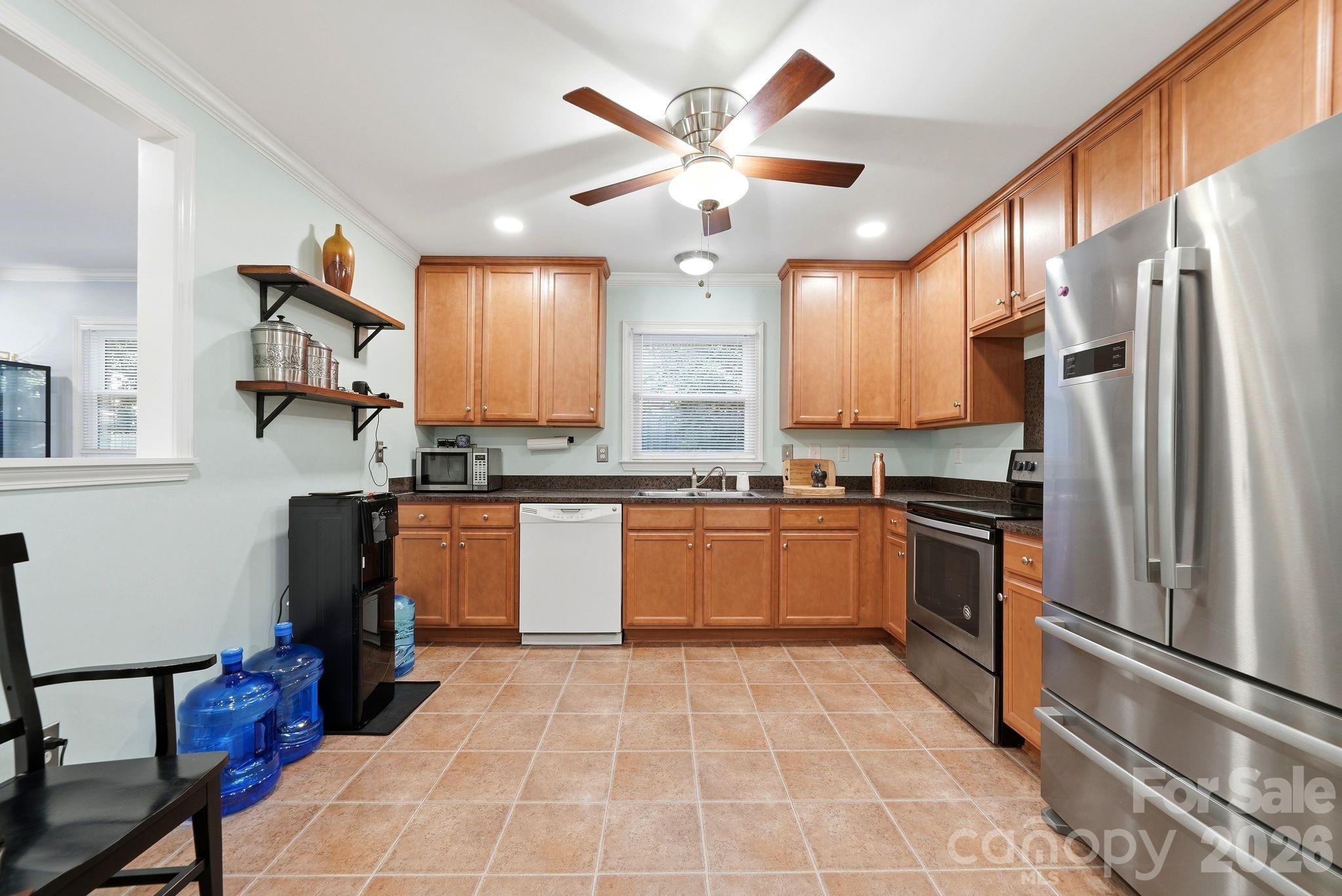 Single Family Residence at 1524 Lanewood Place, Charlotte, photo 7 of 41