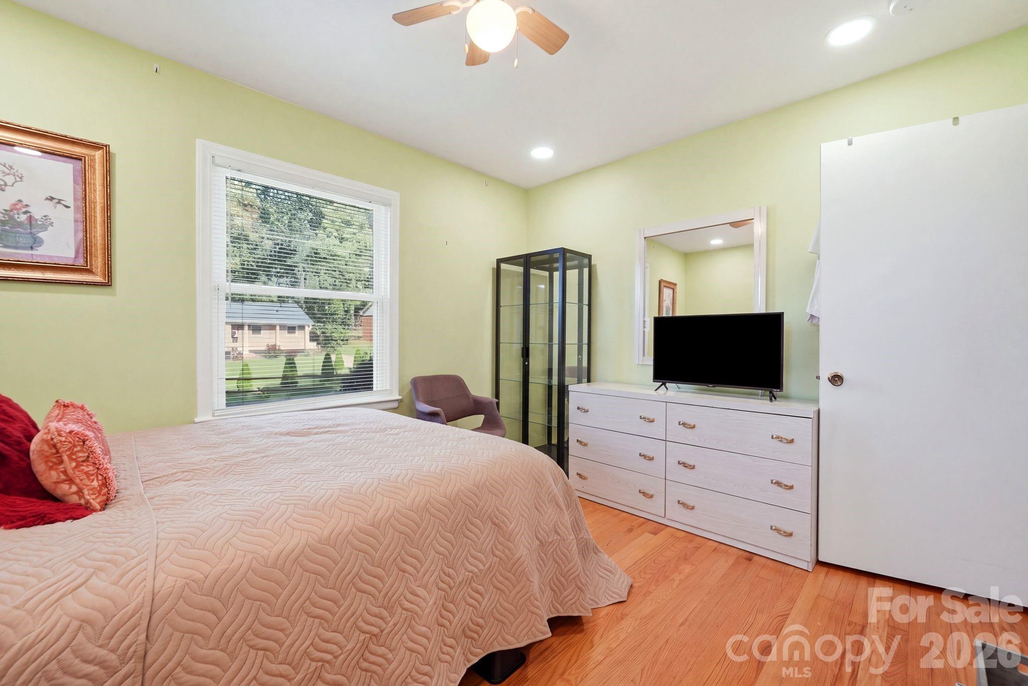 Single Family Residence at 1524 Lanewood Place, Charlotte, photo 21 of 41