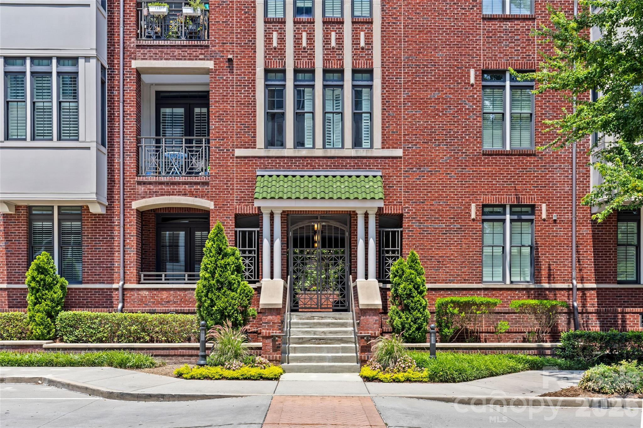 2810 Selwyn Avenue