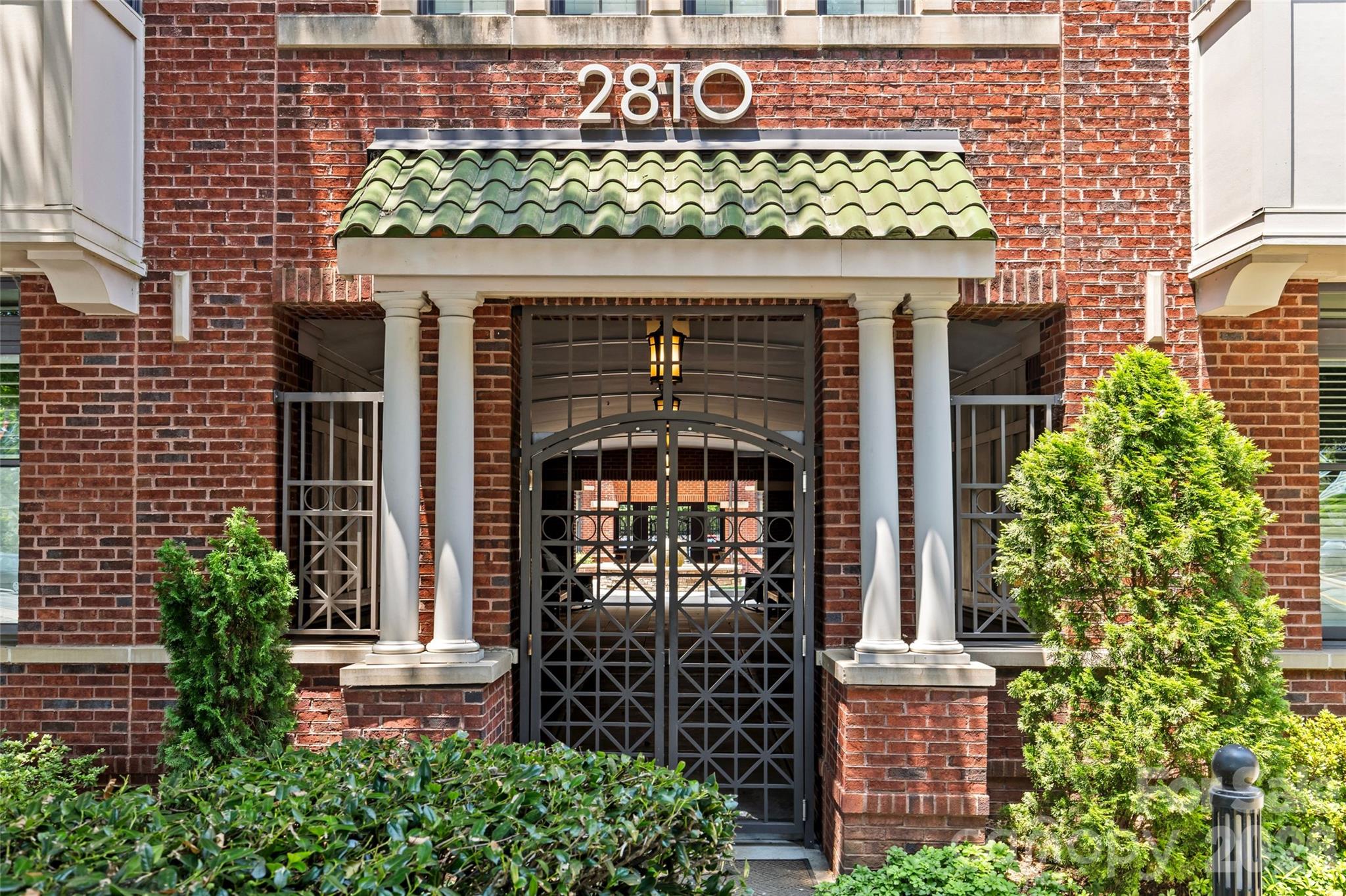 Condominium at 2810 Selwyn Avenue, Charlotte, photo 2 of 48
