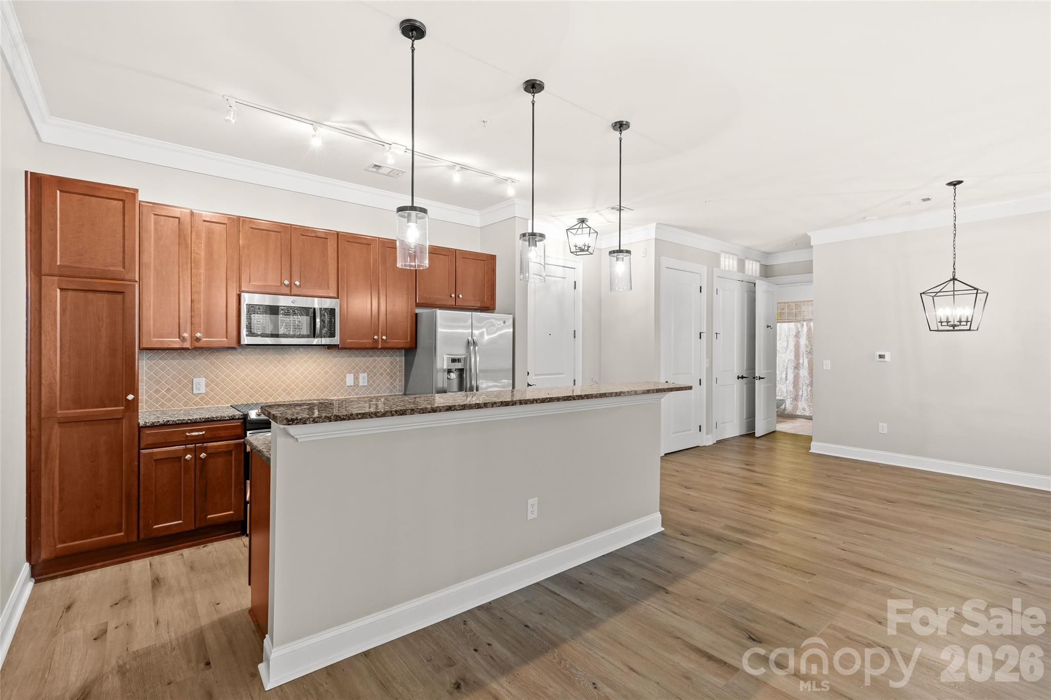 Condominium at 2810 Selwyn Avenue, Charlotte, photo 8 of 48