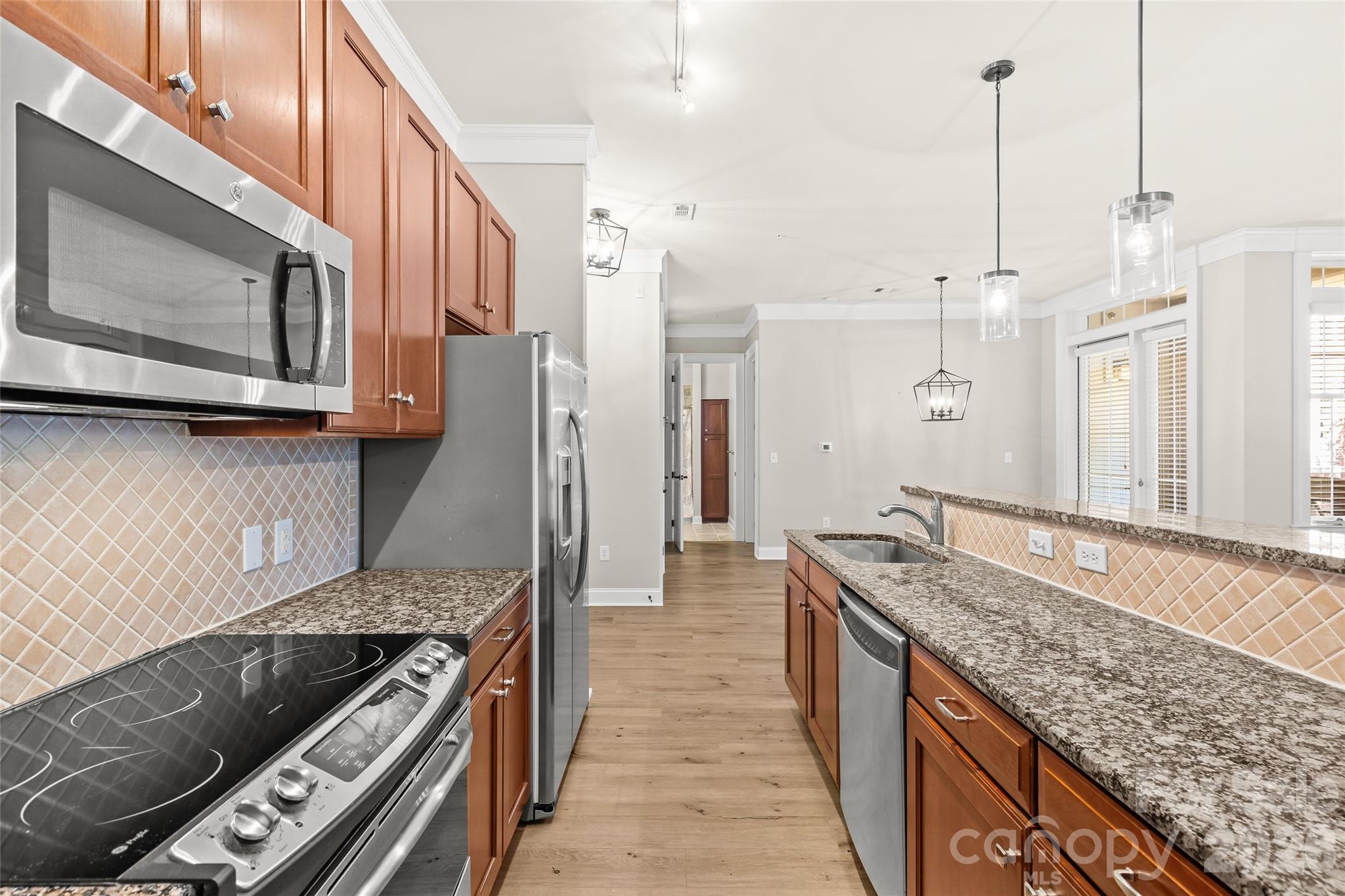 Condominium at 2810 Selwyn Avenue, Charlotte, photo 11 of 48
