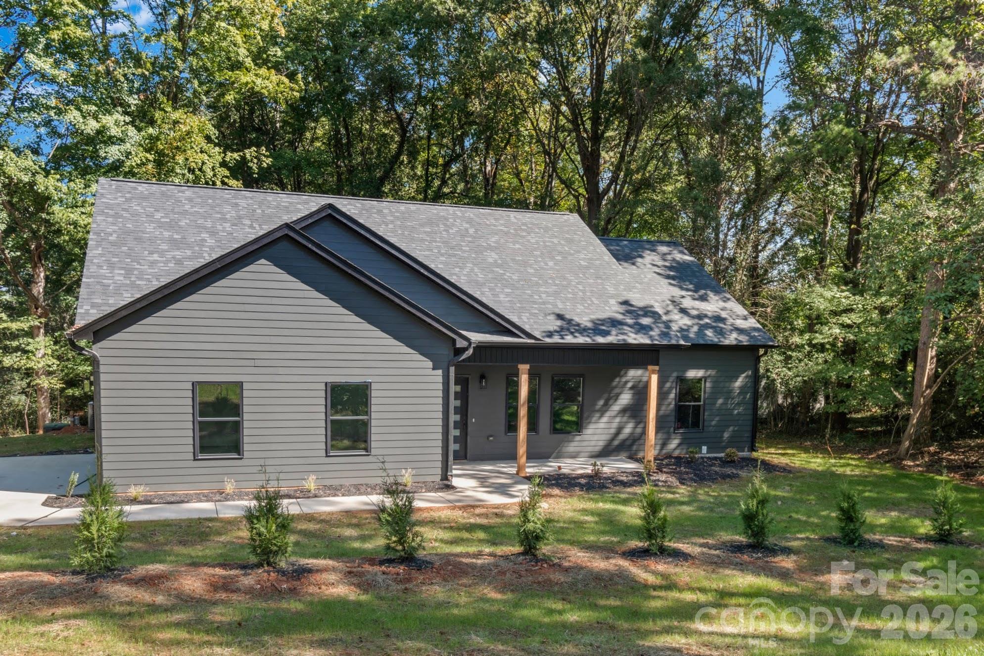 Single Family Residence at 2309 Frederick Drive, Winston Salem, photo 2 of 30
