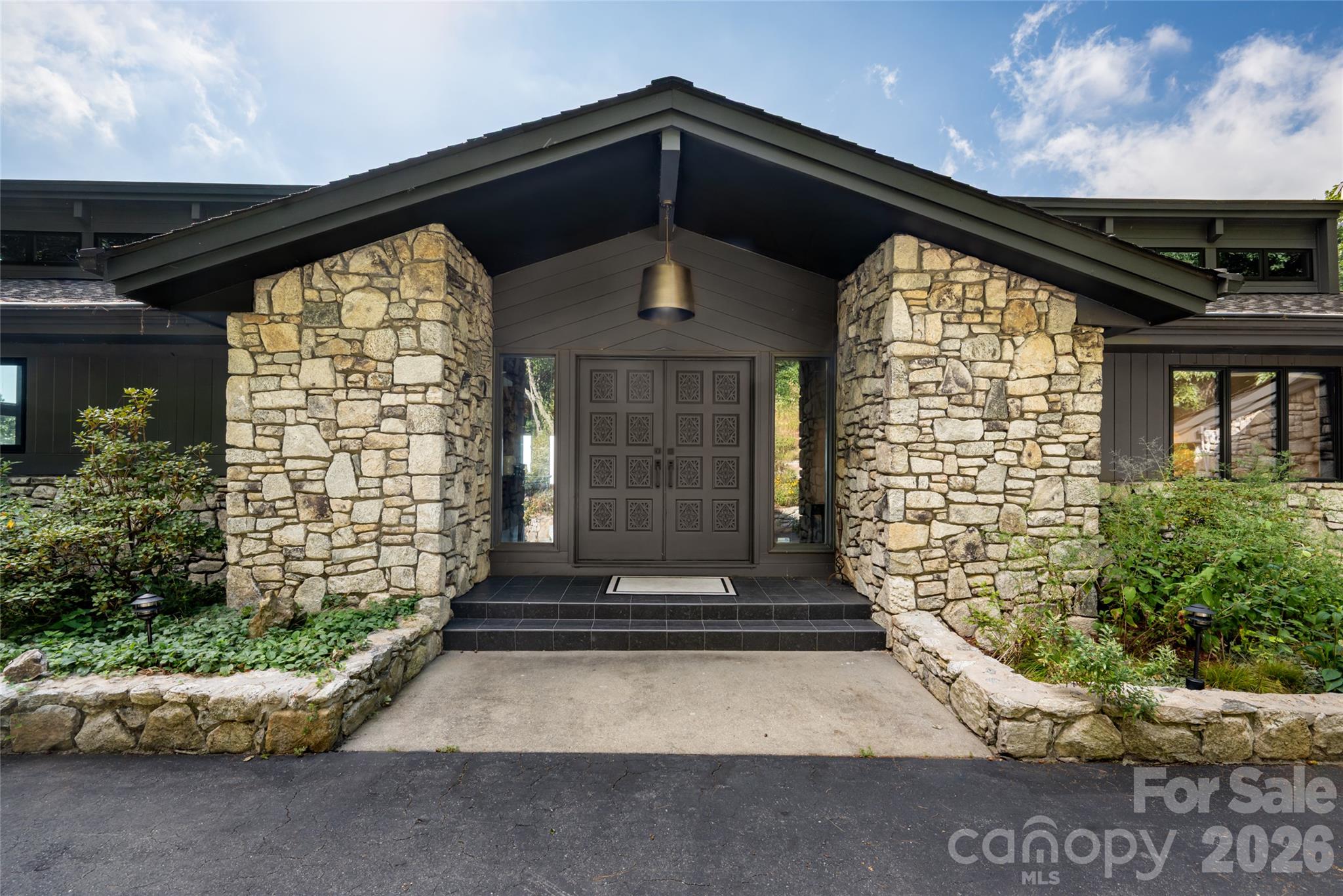 Single Family Residence at 28 Peach Knob Drive, Asheville, photo 8 of 48