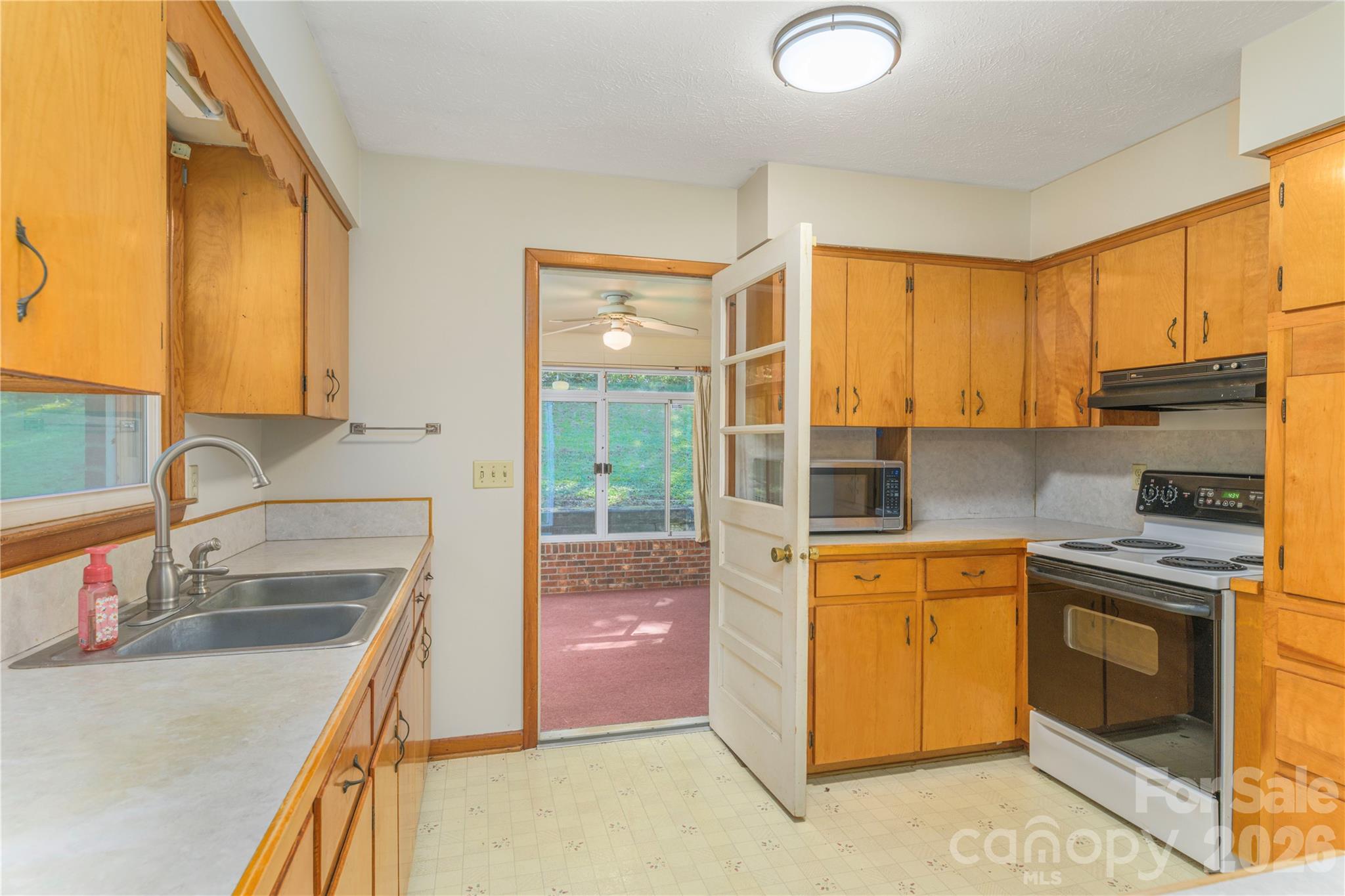 Single Family Residence at 2882 Butler Bridge Road, Mills River, photo 8 of 27