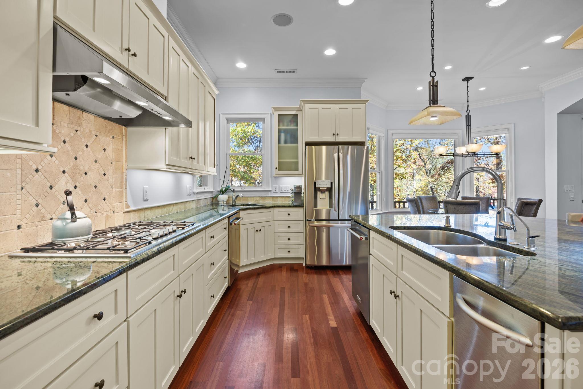 Gourmet Kitchen - 119 Whaling Lane, Mooresville