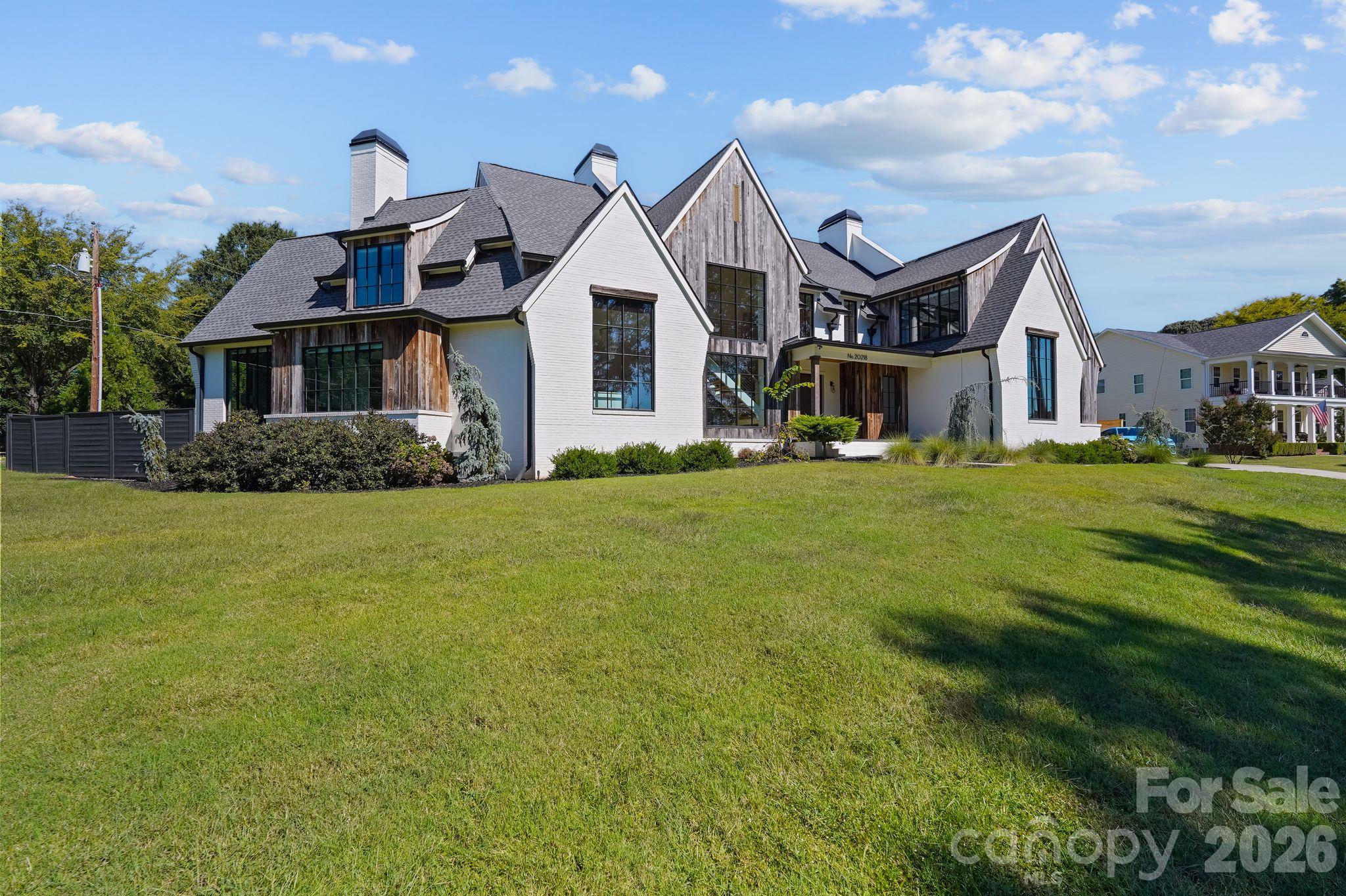 Single Family Residence at 20218 Rainbow Circle, Cornelius, photo 2 of 48