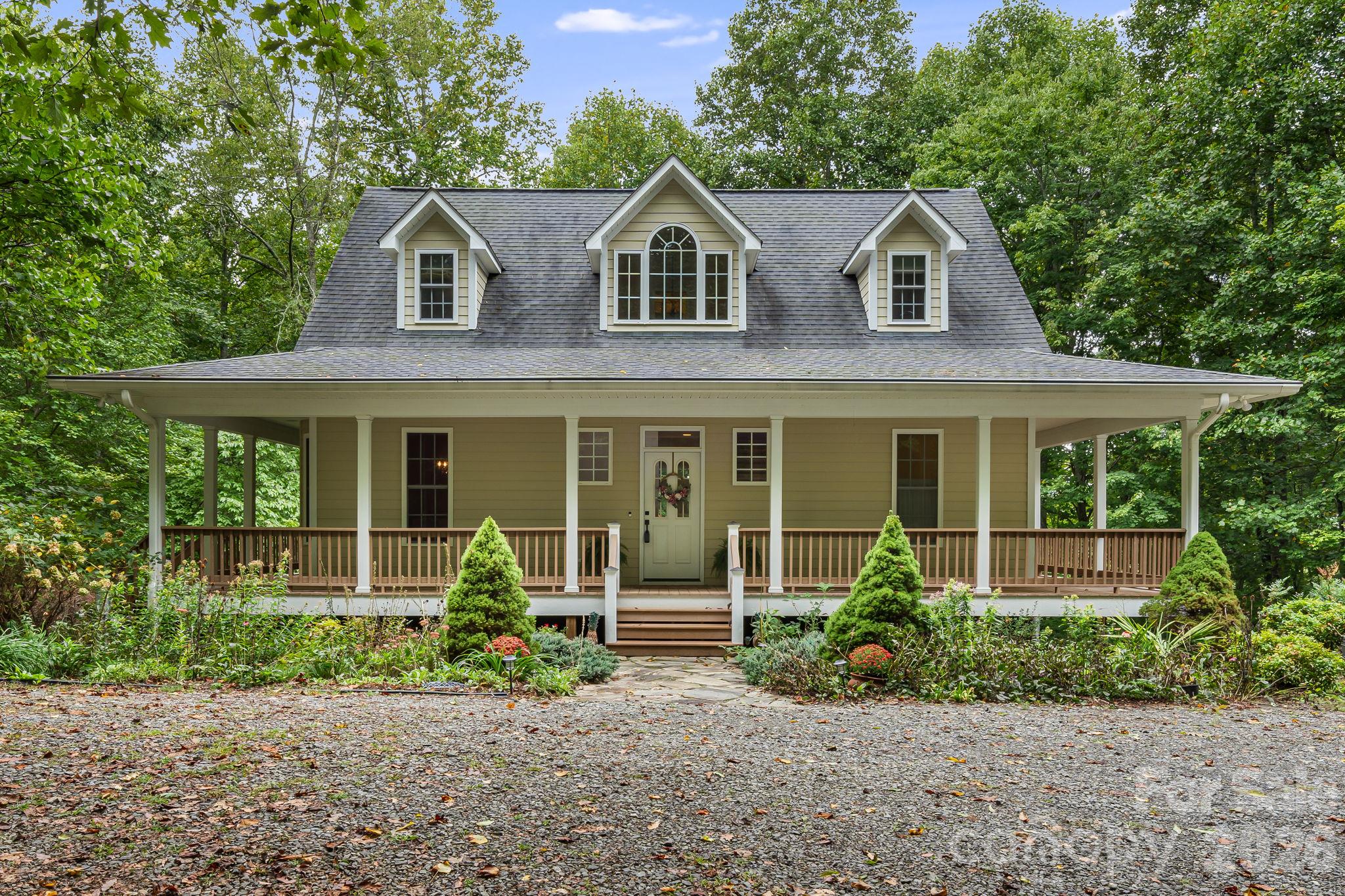 Single Family Residence at 95 Ashworth Drive, Fairview, photo 2 of 46
