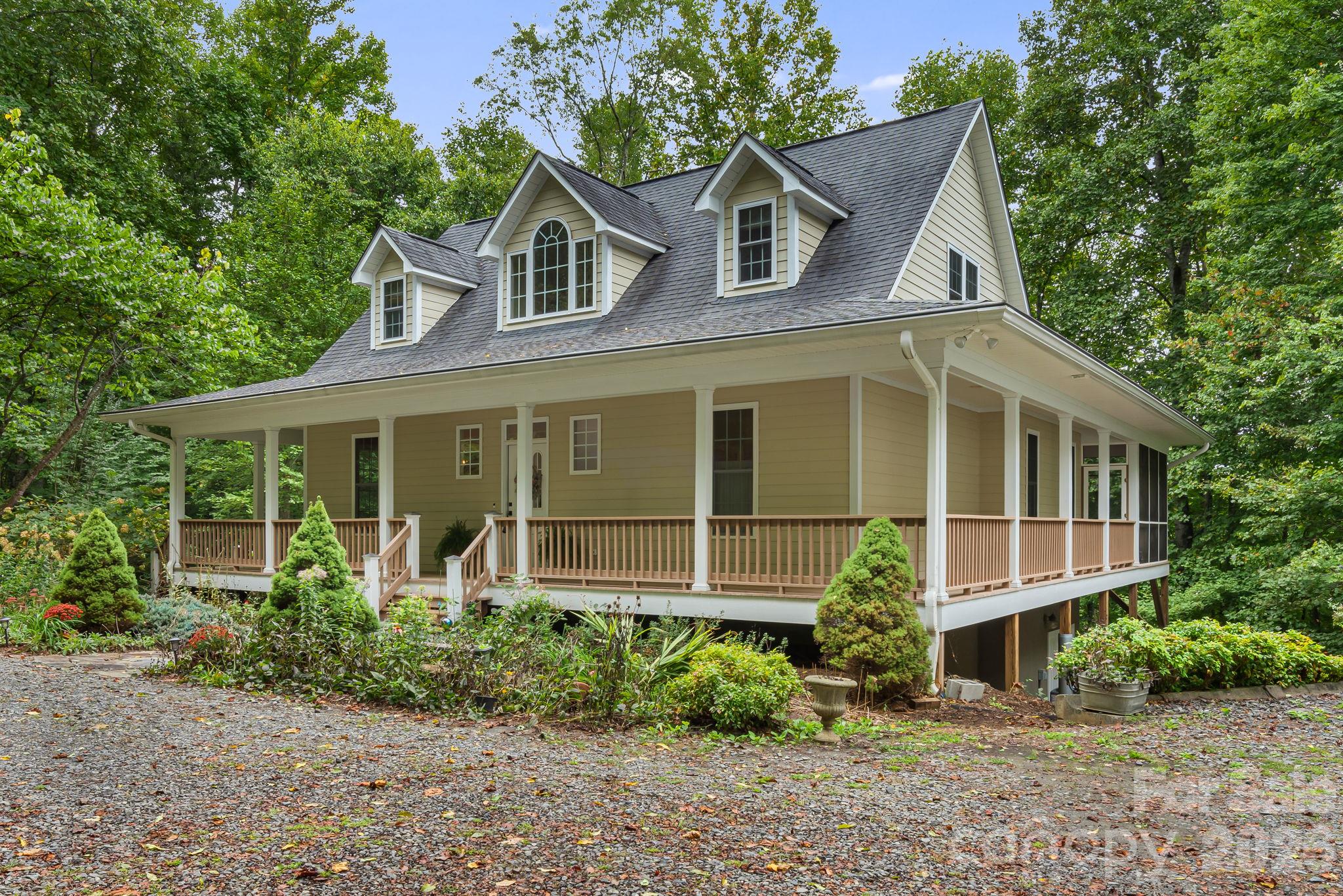 Single Family Residence at 95 Ashworth Drive, Fairview, photo 4 of 46