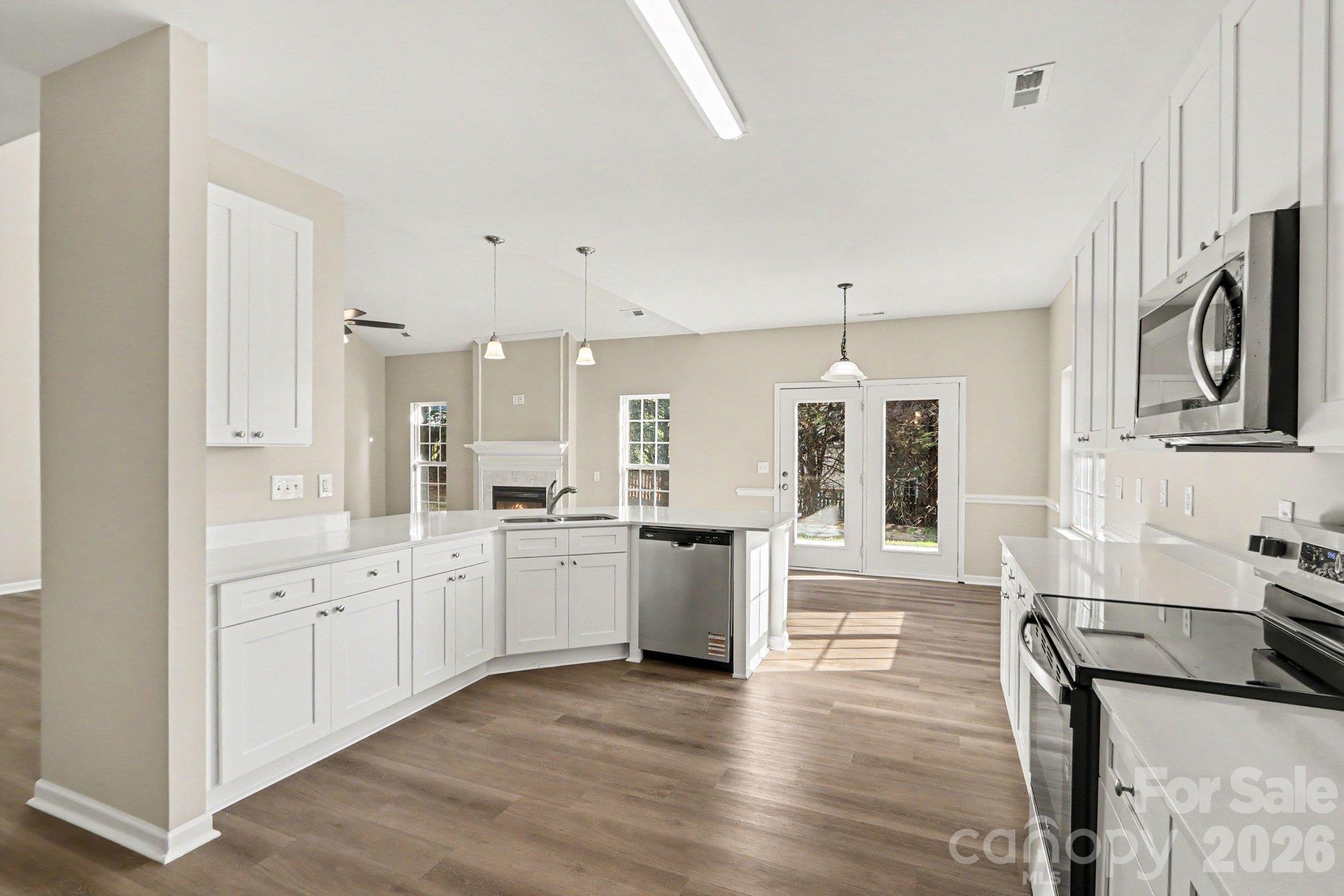 Single Family Residence at 6820 Sweetfield Drive, Huntersville, photo 6 of 17