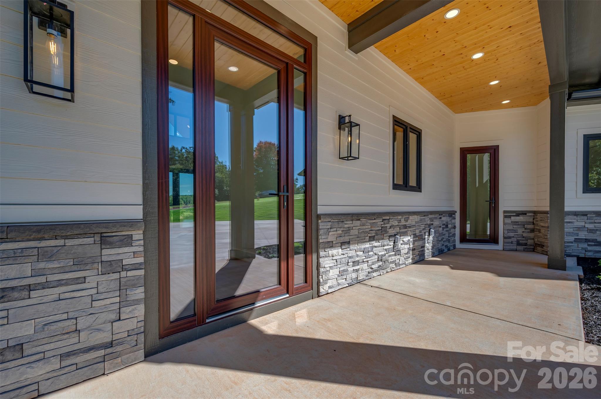 Single Family Residence at 438 Mapleton Lane, Columbus, photo 5 of 69
