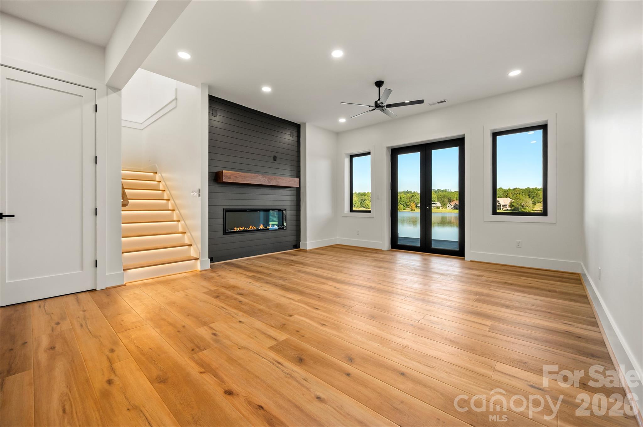 Single Family Residence at 438 Mapleton Lane, Columbus, photo 20 of 69