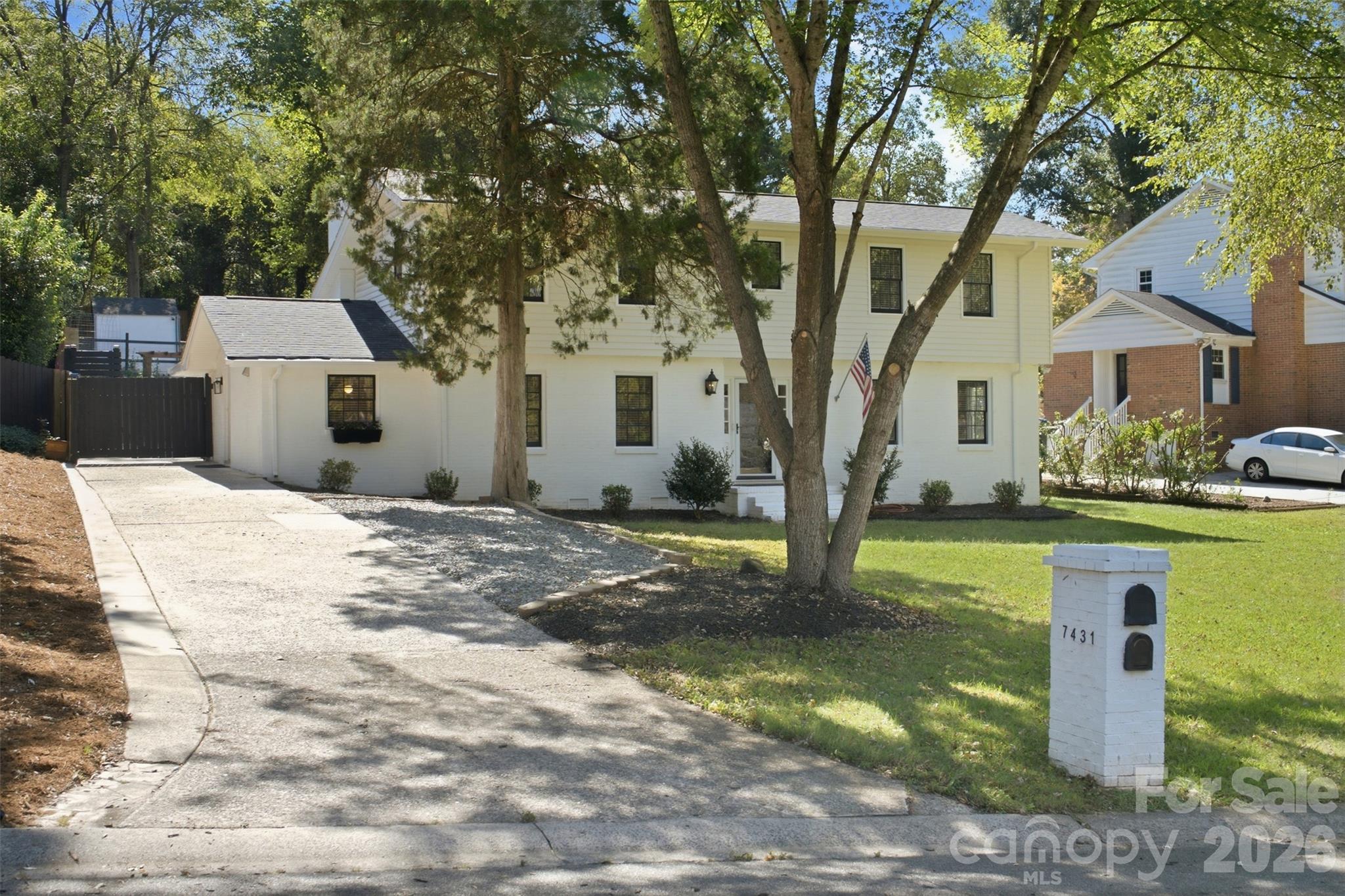 Single Family Residence at 7431 Folger Drive, Charlotte, photo 2 of 25