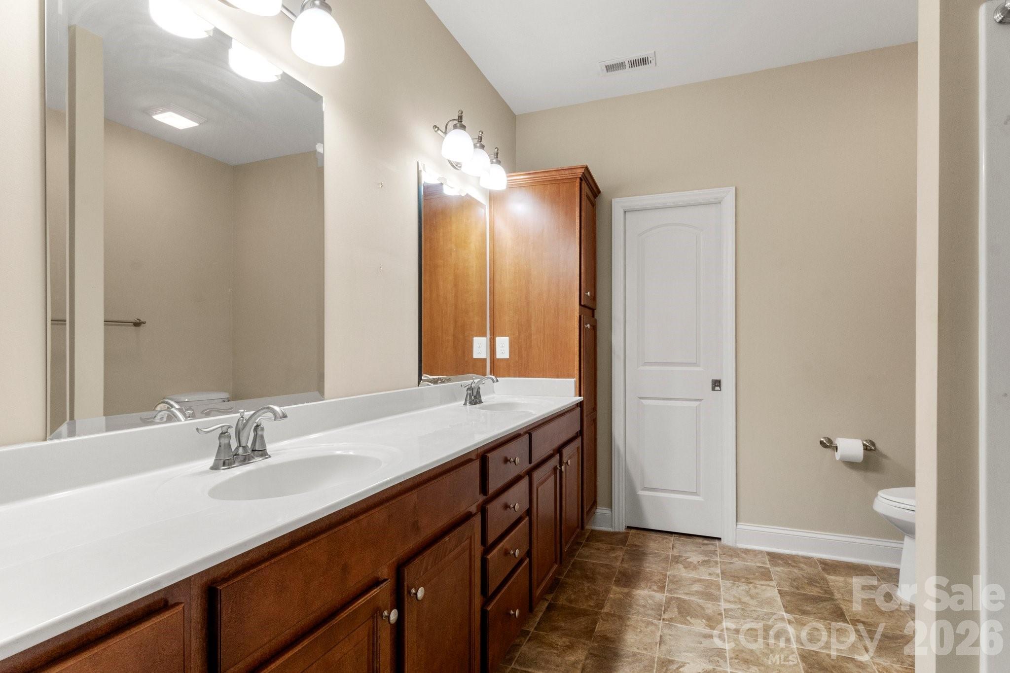 Main Bathroom - 207 Crystal Springs Lane, Shelby