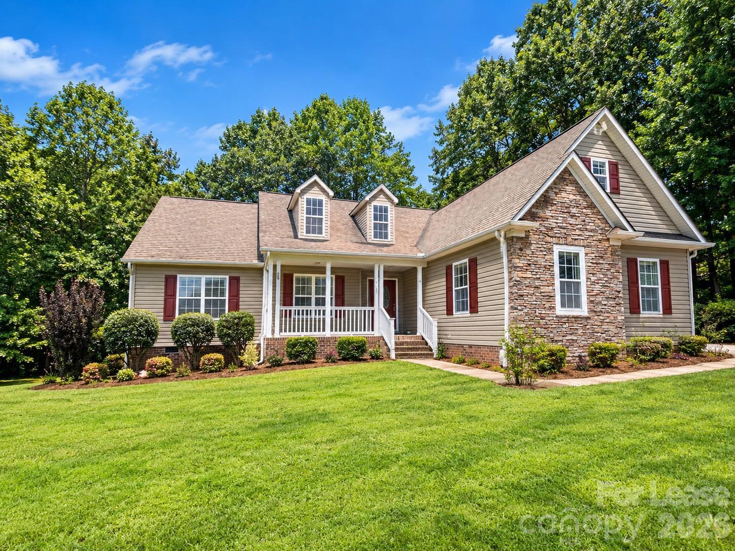 Single Family Residence at 118 Sundance Circle, Statesville, photo 7 of 19
