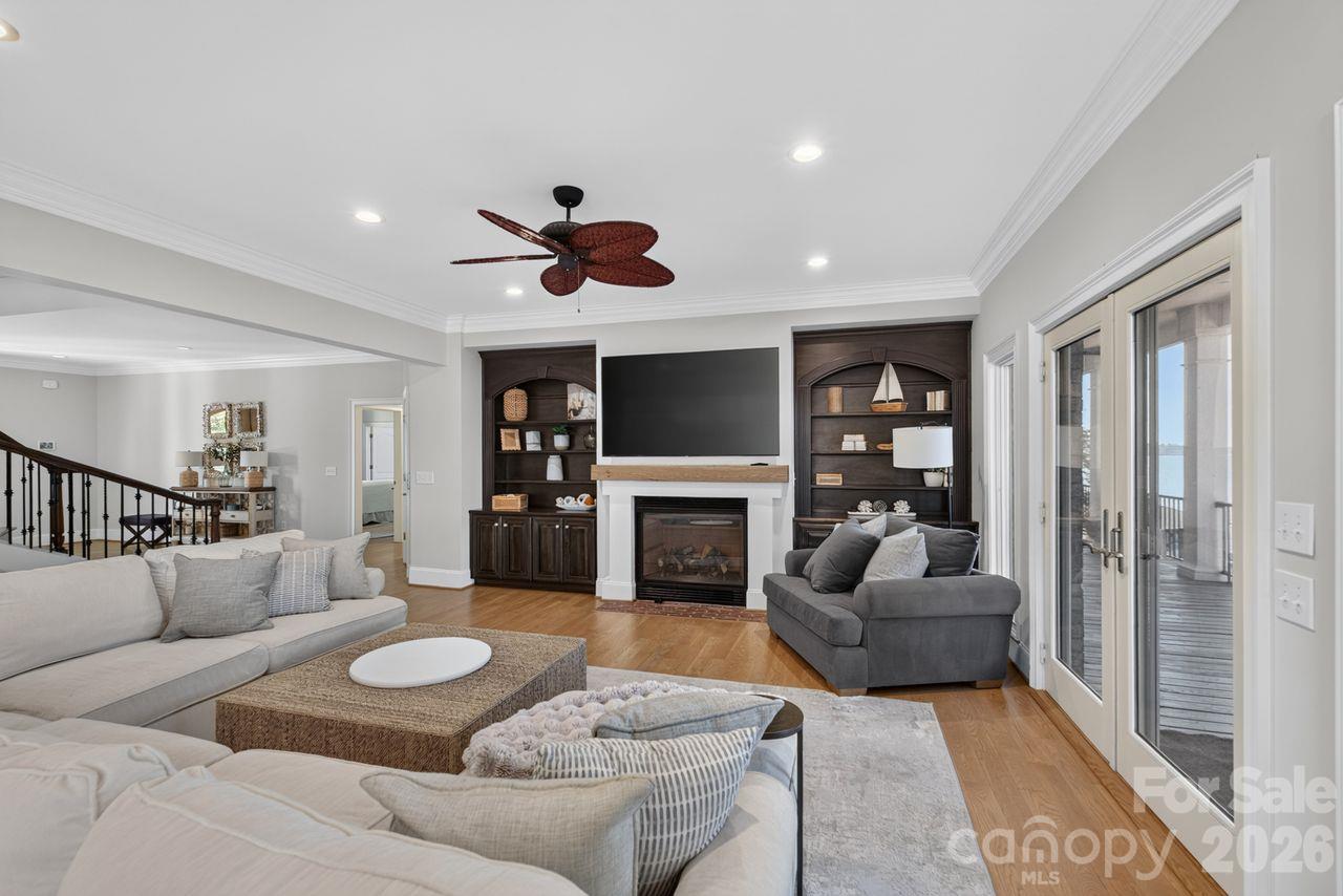 main floor living room - 148 Forest Lake Court, Mount Gilead