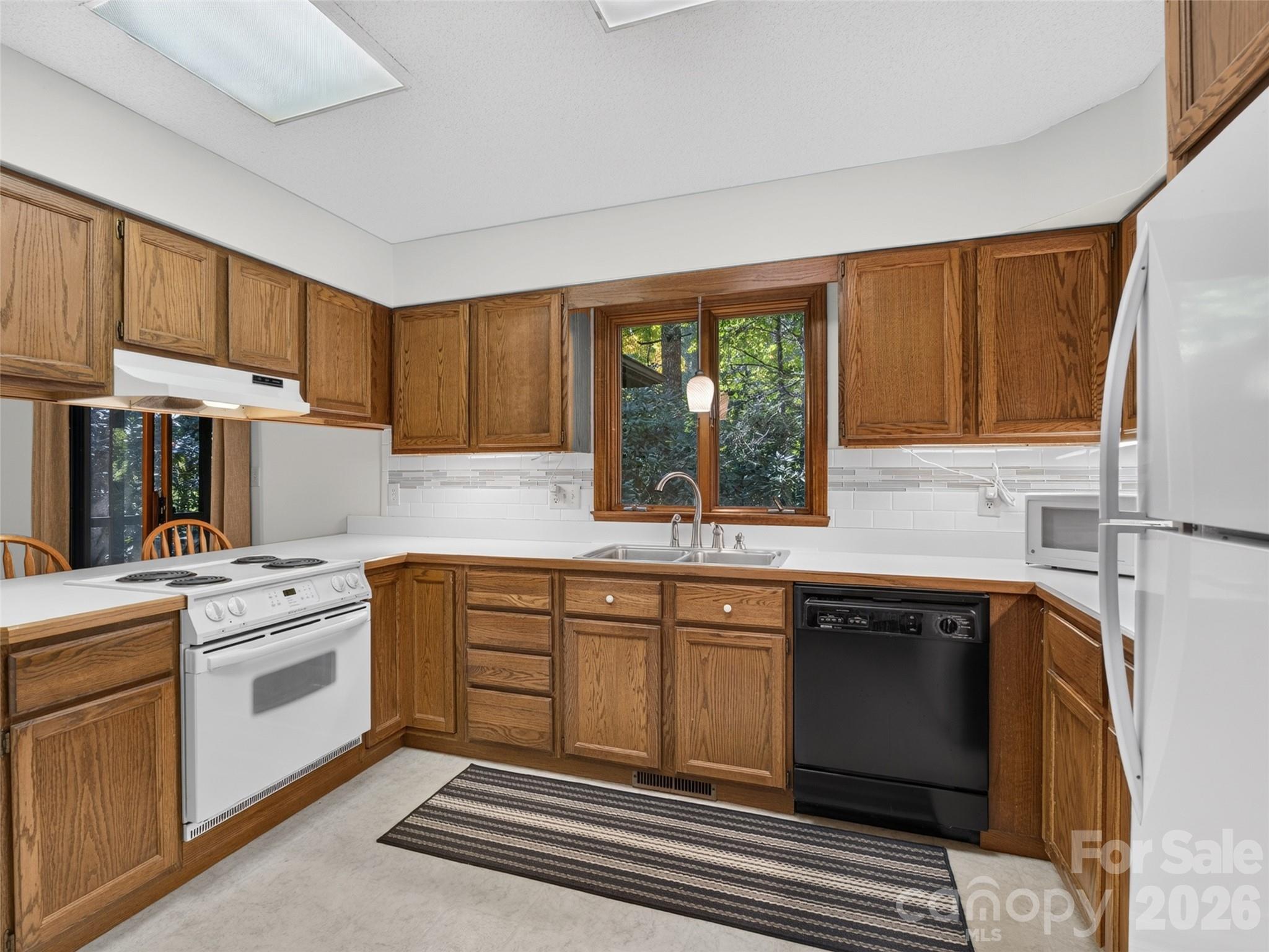 Large open kitchen - 64 Surrey Lane, Brevard
