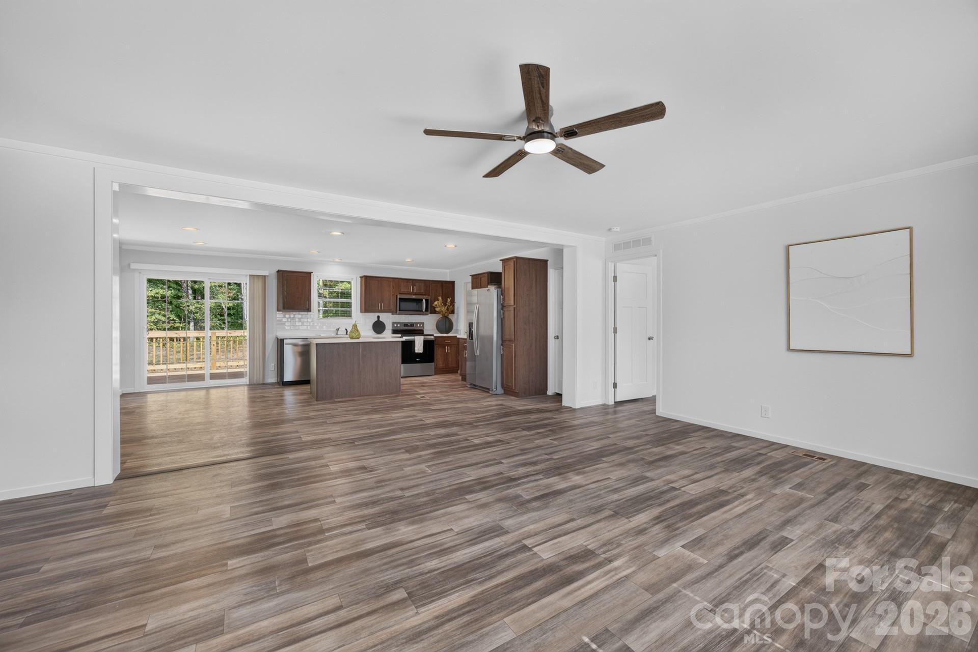 Single Family Residence at 180 Christophers Court, Lexington, photo 8 of 40