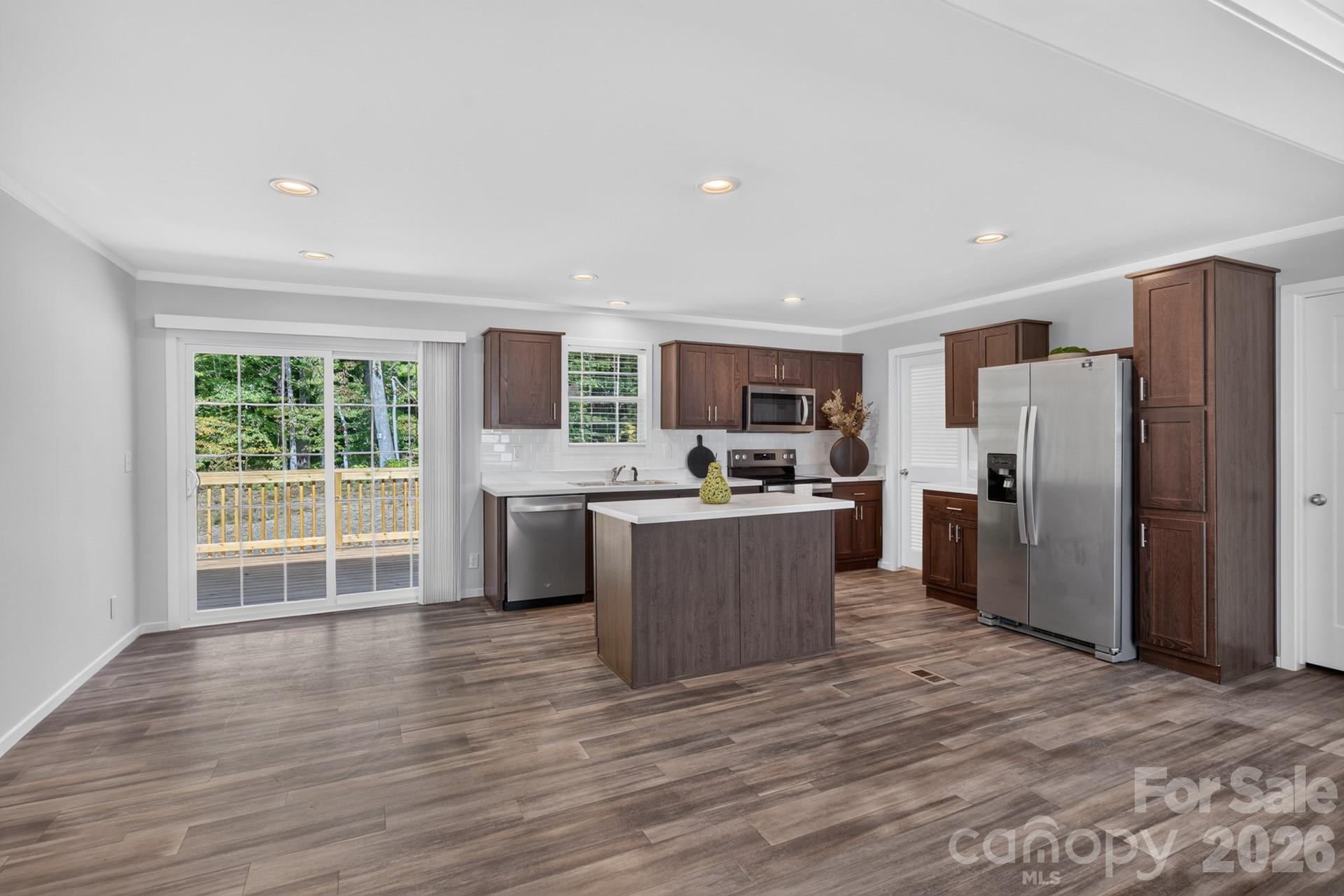 Single Family Residence at 180 Christophers Court, Lexington, photo 9 of 40