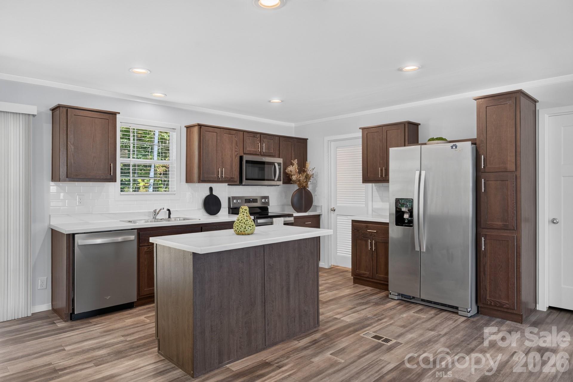 Single Family Residence at 180 Christophers Court, Lexington, photo 10 of 40