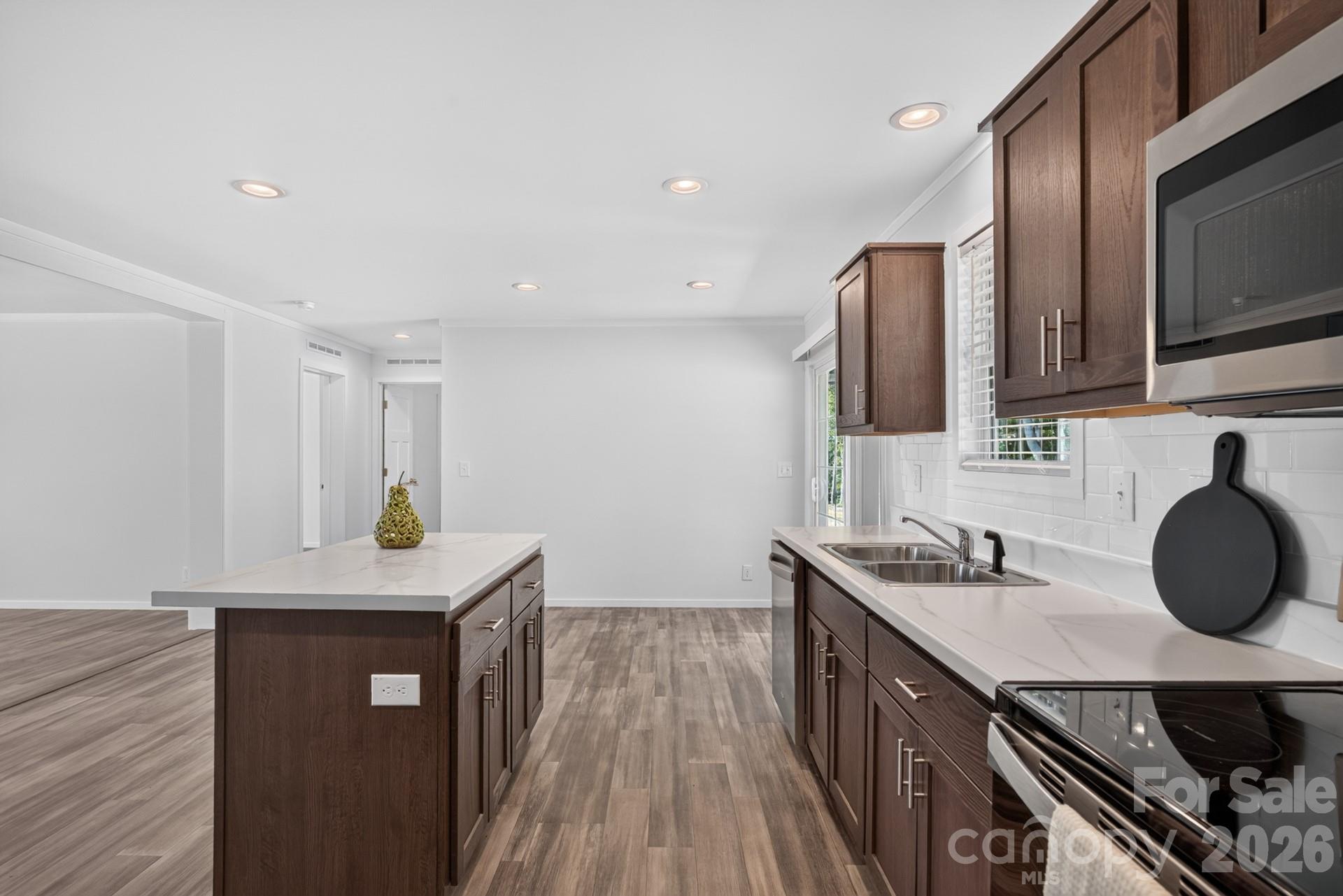 Single Family Residence at 180 Christophers Court, Lexington, photo 15 of 40