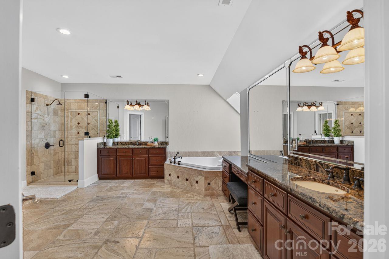 owners suite bathroom - 148 Forest Lake Court, Mount Gilead
