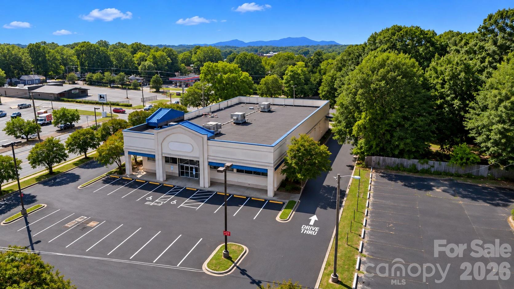 Retail at 110 W Garrison Boulevard, Gastonia, photo 3 of 29
