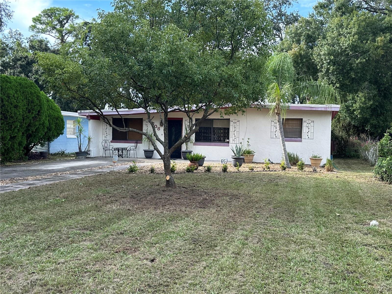 608 DIXIE LN