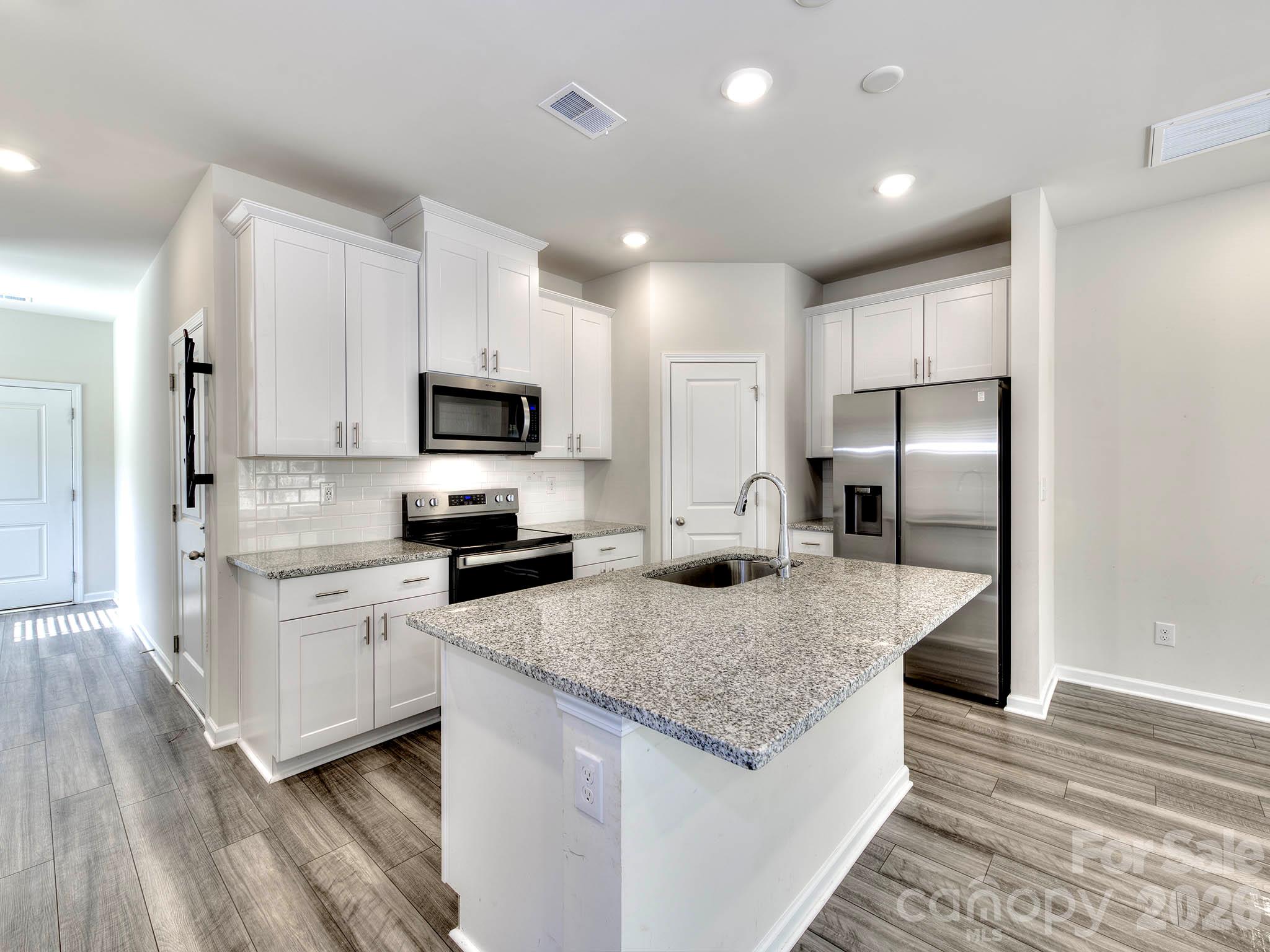 Townhouse at 840 Gerard Bay Drive, Fort Mill, photo 4 of 33