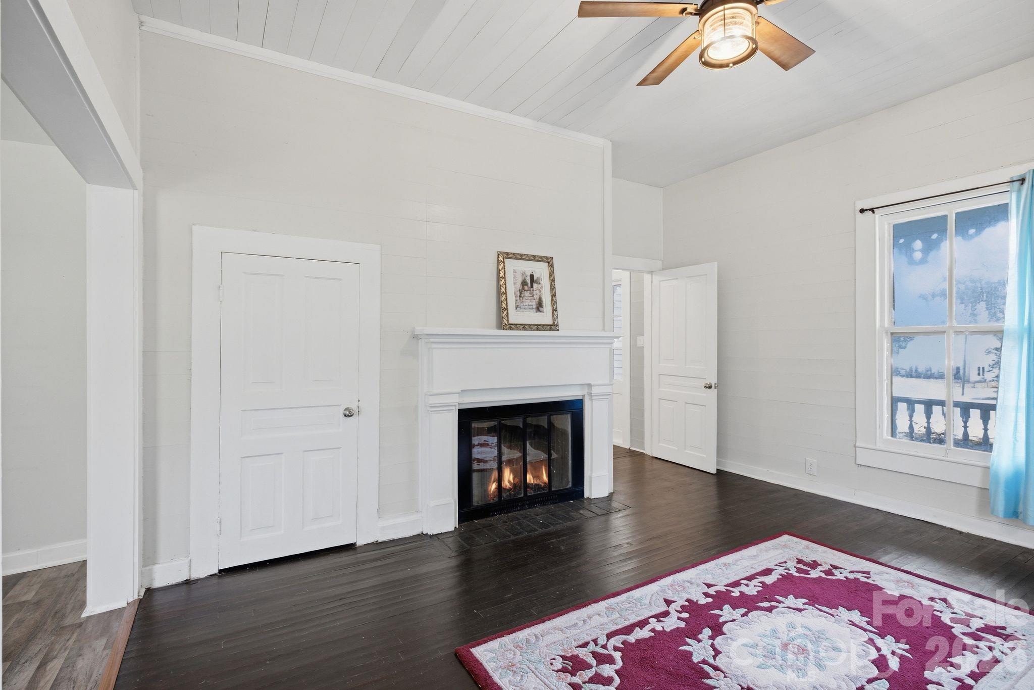 Living Room (fireplace does not work) - 502 W Allenton Street, Mount Gilead