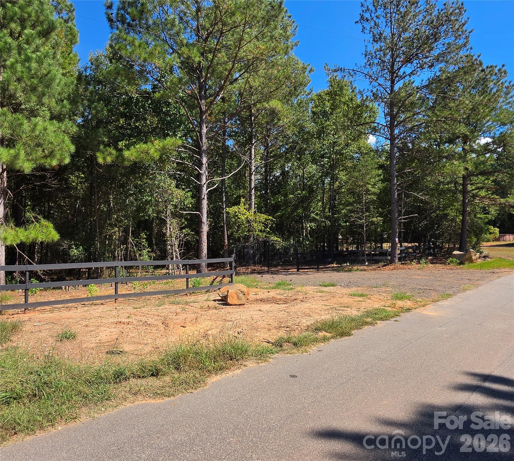 Side view of gate - 552 Midway Road, Richburg