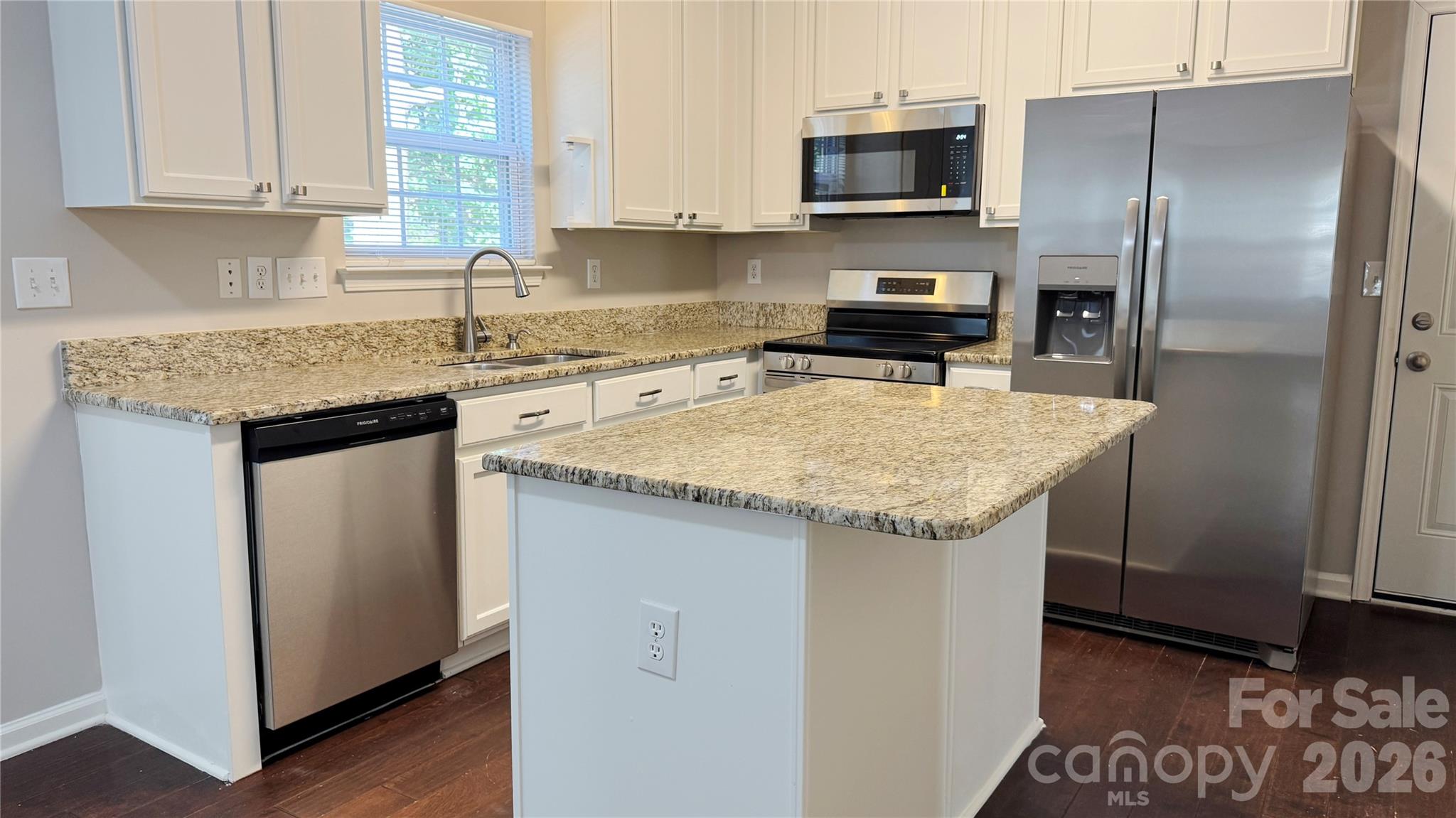 Single Family Residence at 13611 Toka Court, Huntersville, photo 8 of 29
