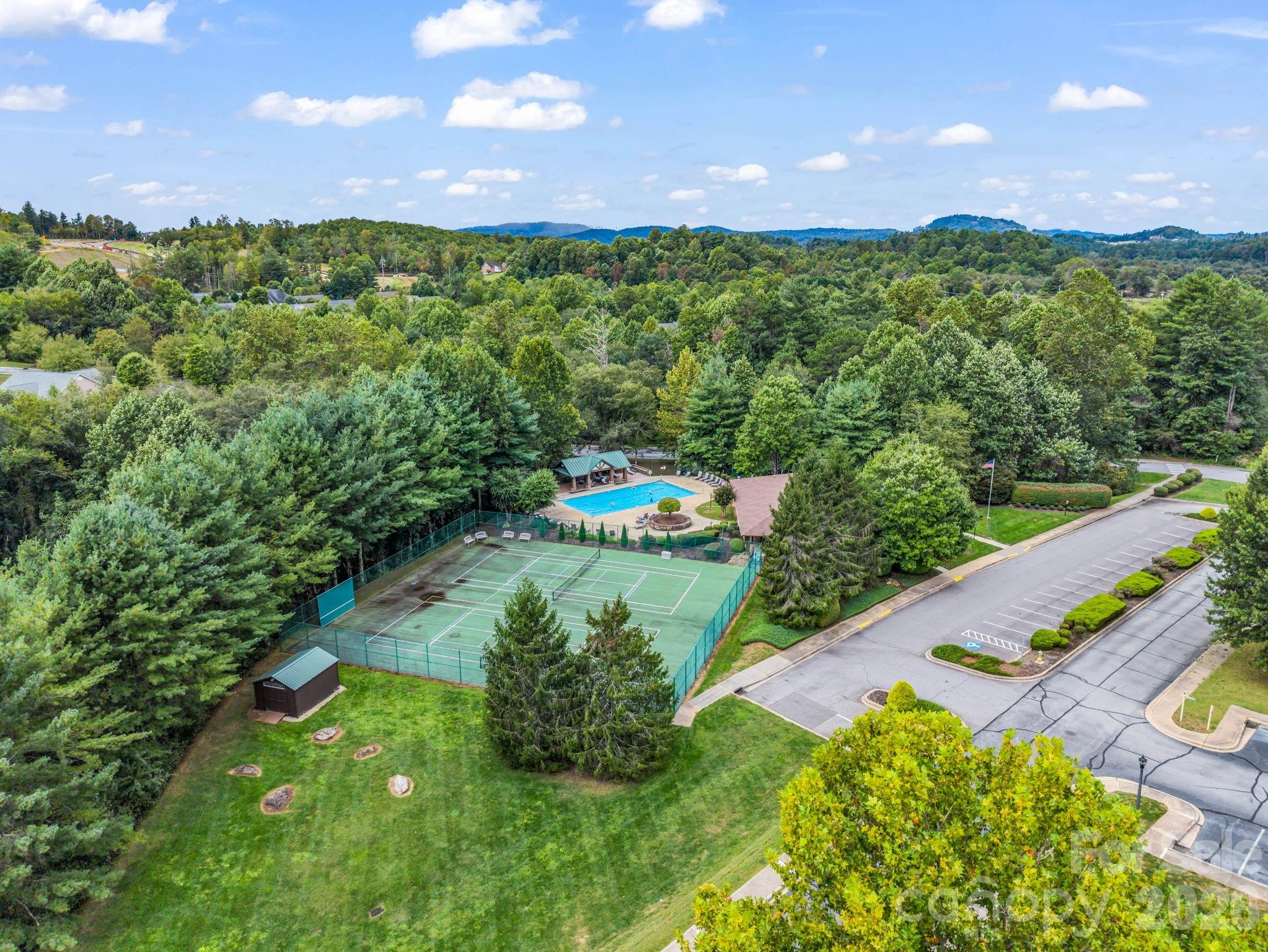 Wolfpen Outdoor Pool/Tennis/Pickleball - 13 Gray Wolf Lane, Hendersonville
